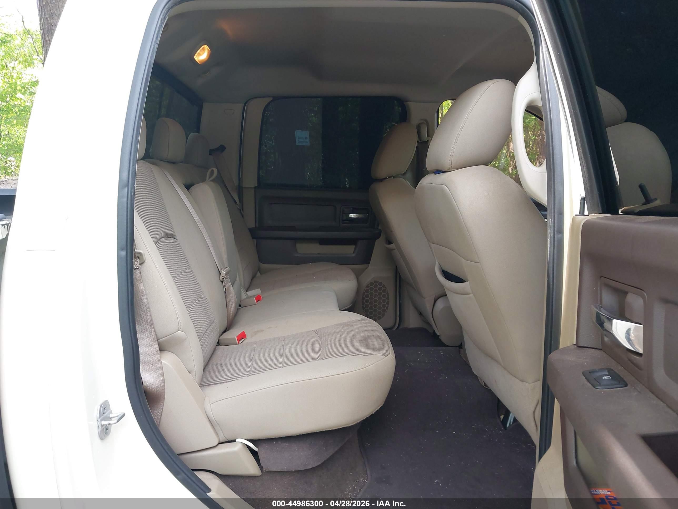 DODGE RAM image 8