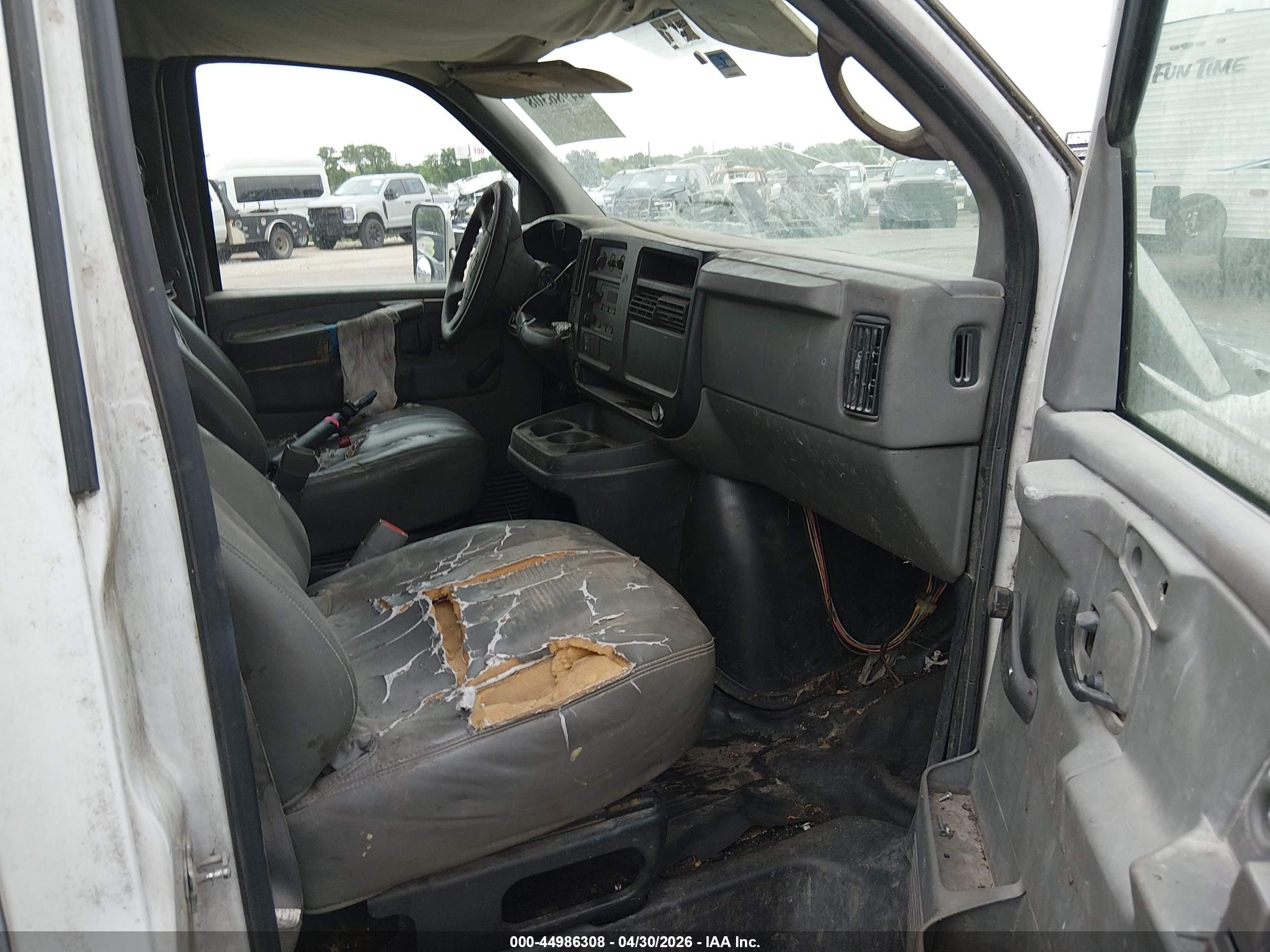 CHEVROLET EXPRESS image 7