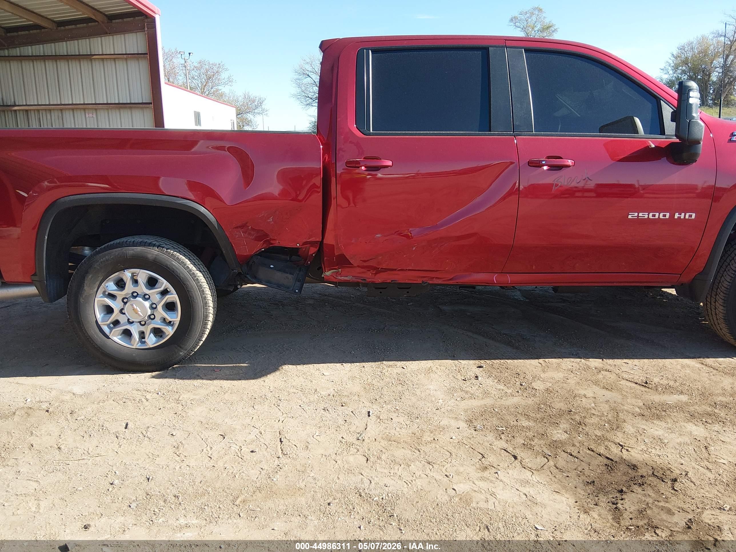 CHEVROLET SILVERADO image 6