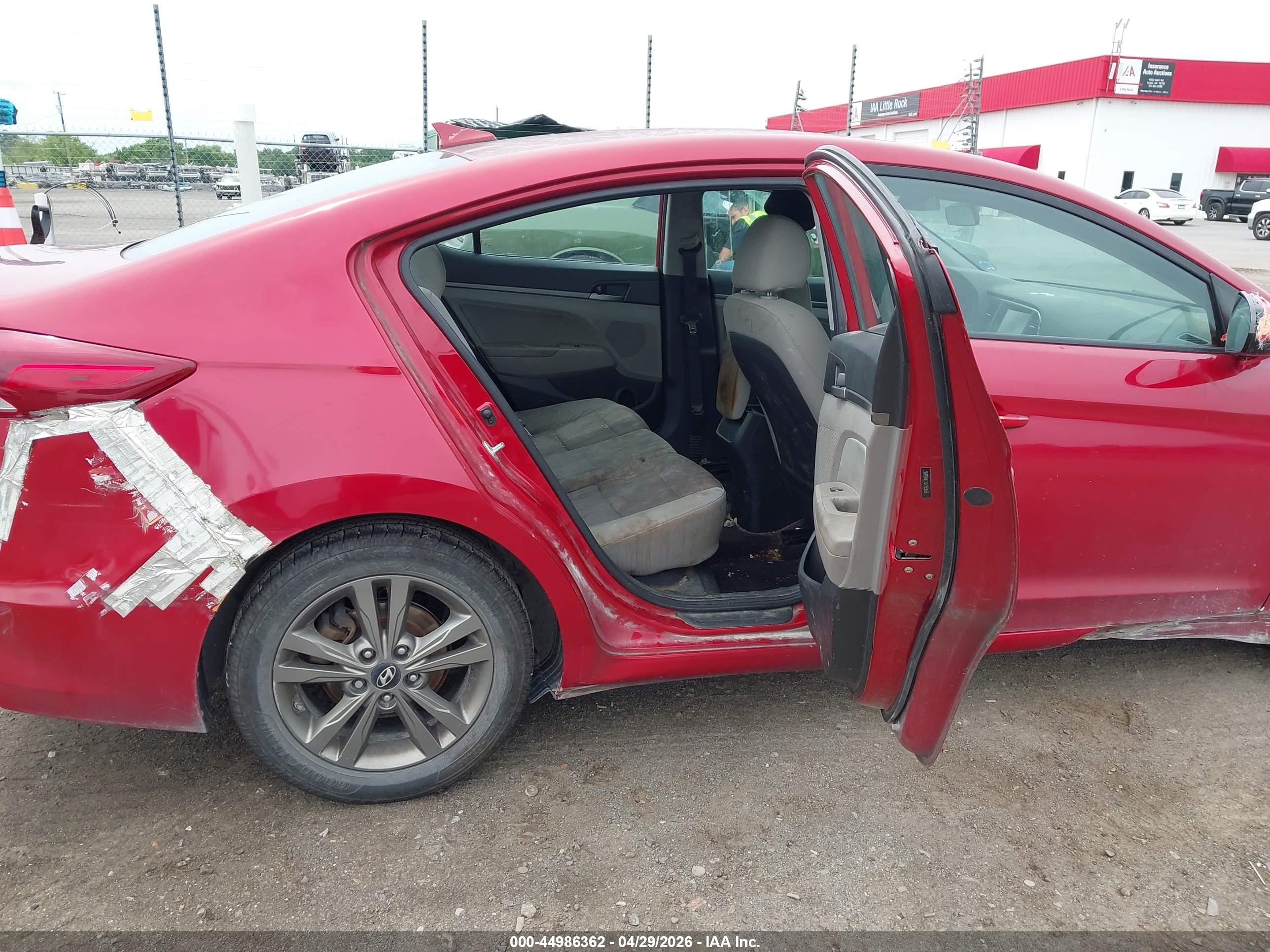 HYUNDAI ELANTRA image 8