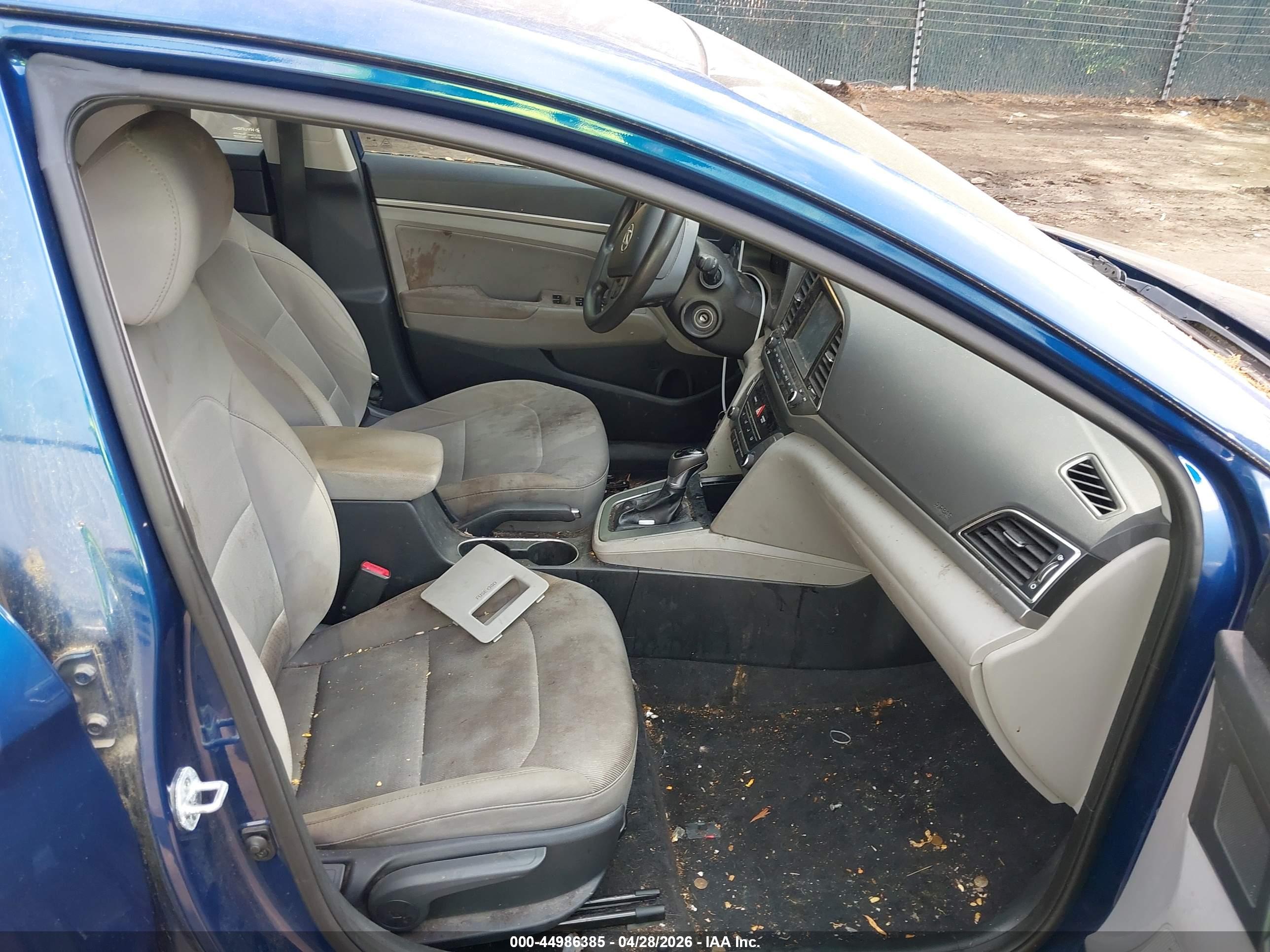 HYUNDAI ELANTRA image 5
