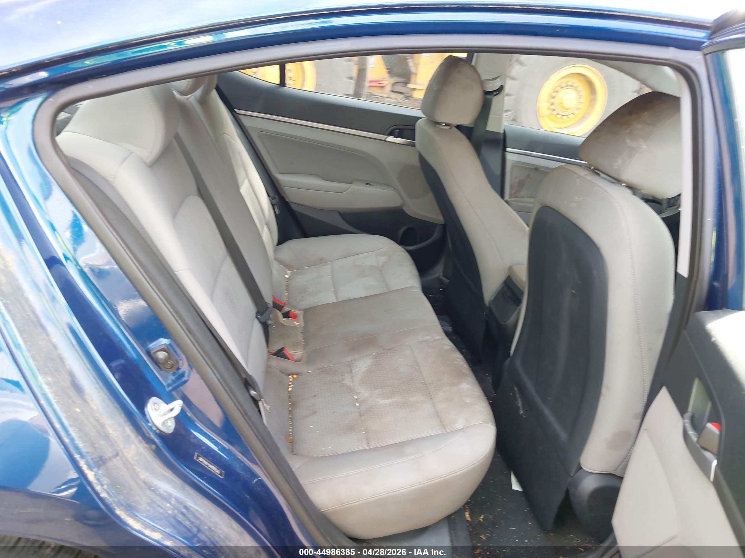 HYUNDAI ELANTRA image 8
