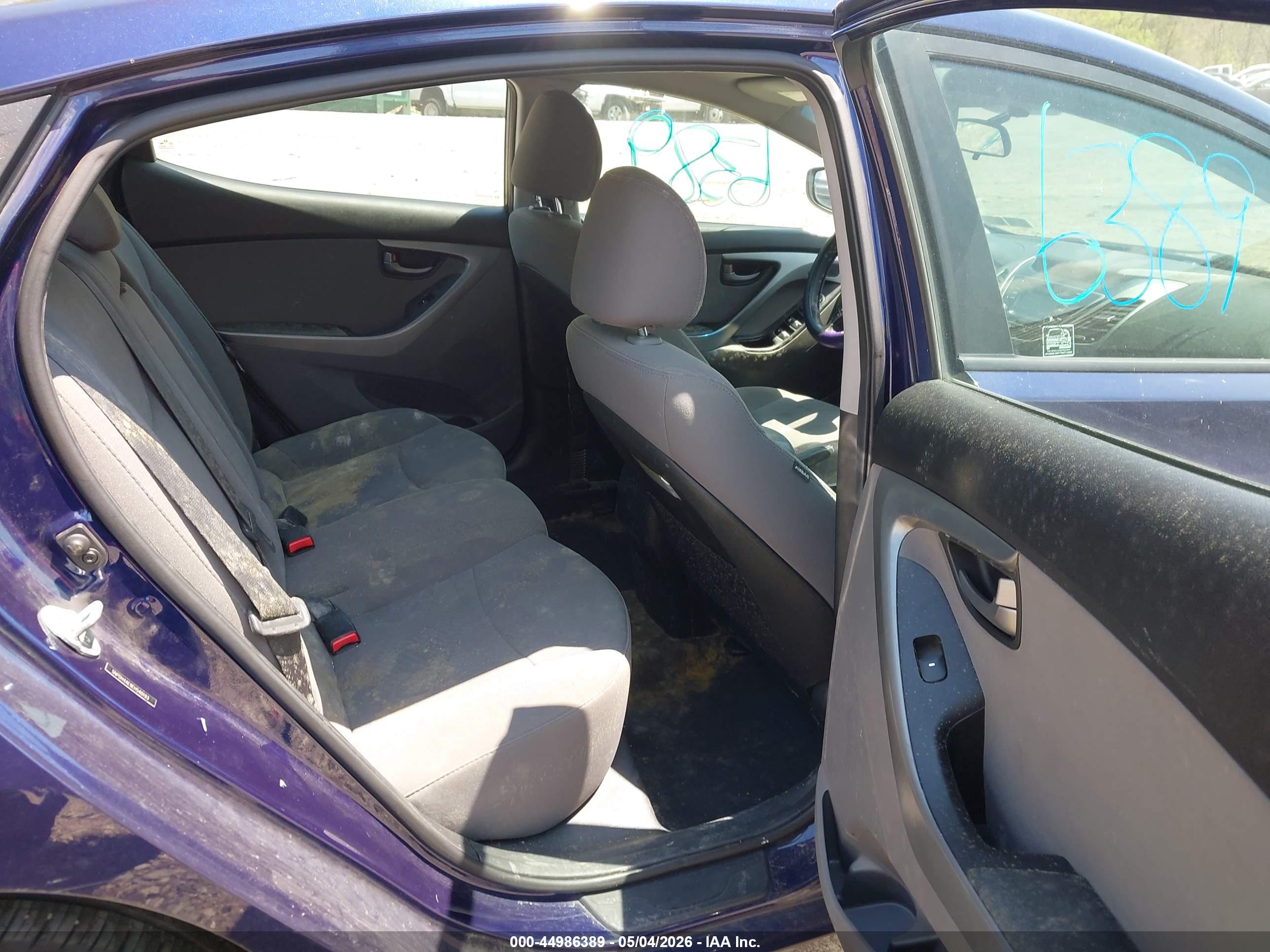 HYUNDAI ELANTRA image 8