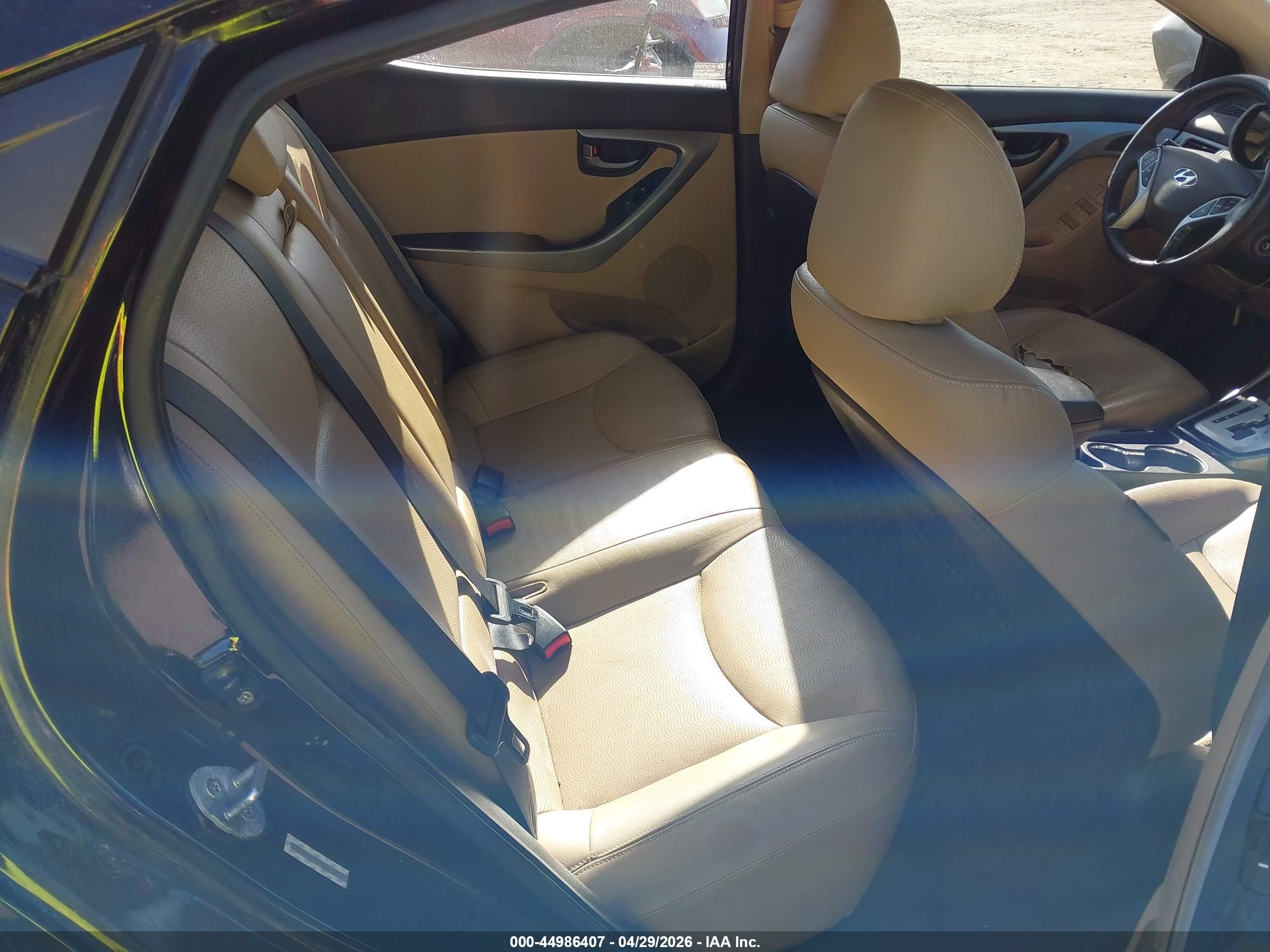 HYUNDAI ELANTRA image 8