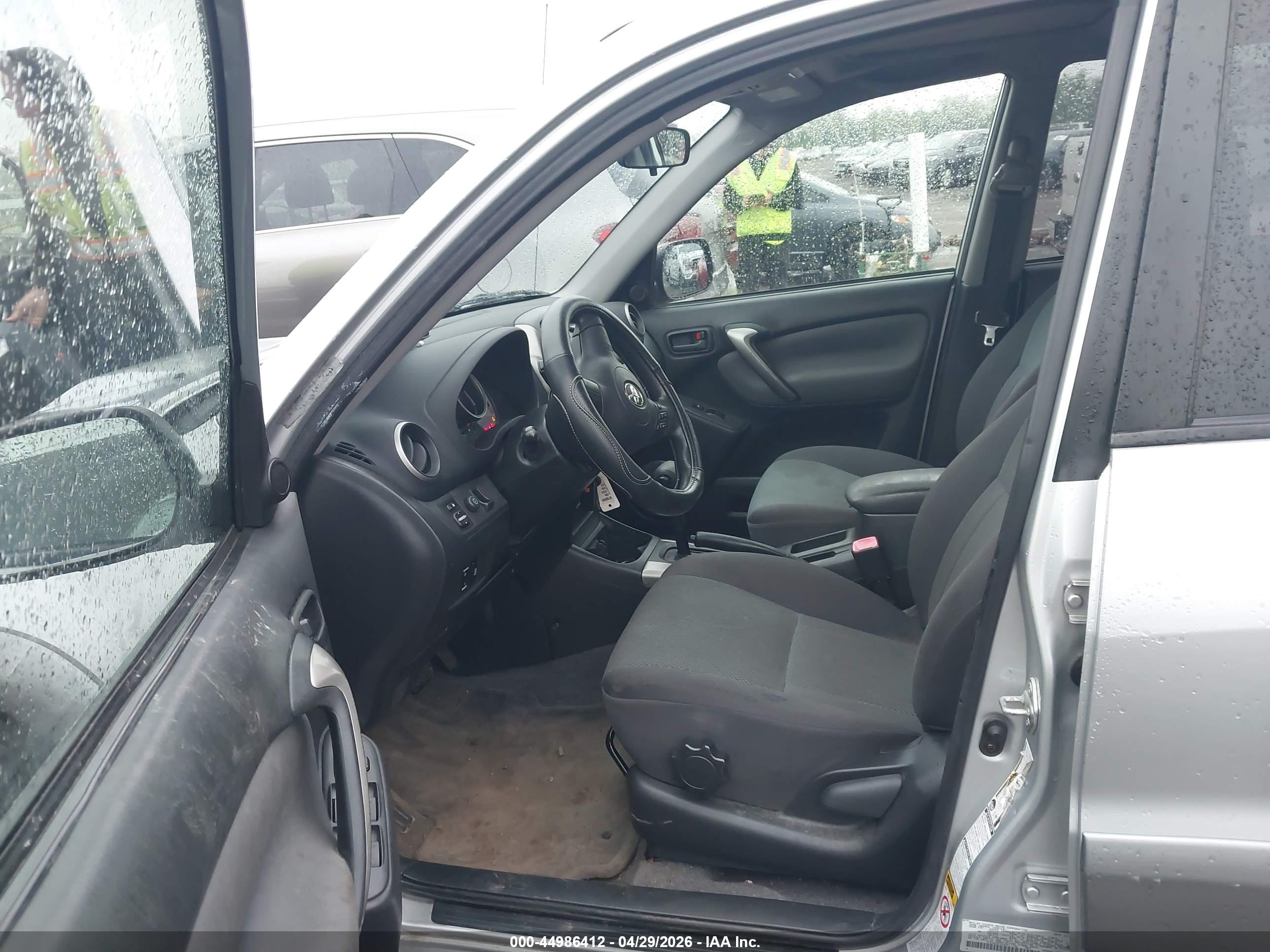 TOYOTA RAV4 image 5
