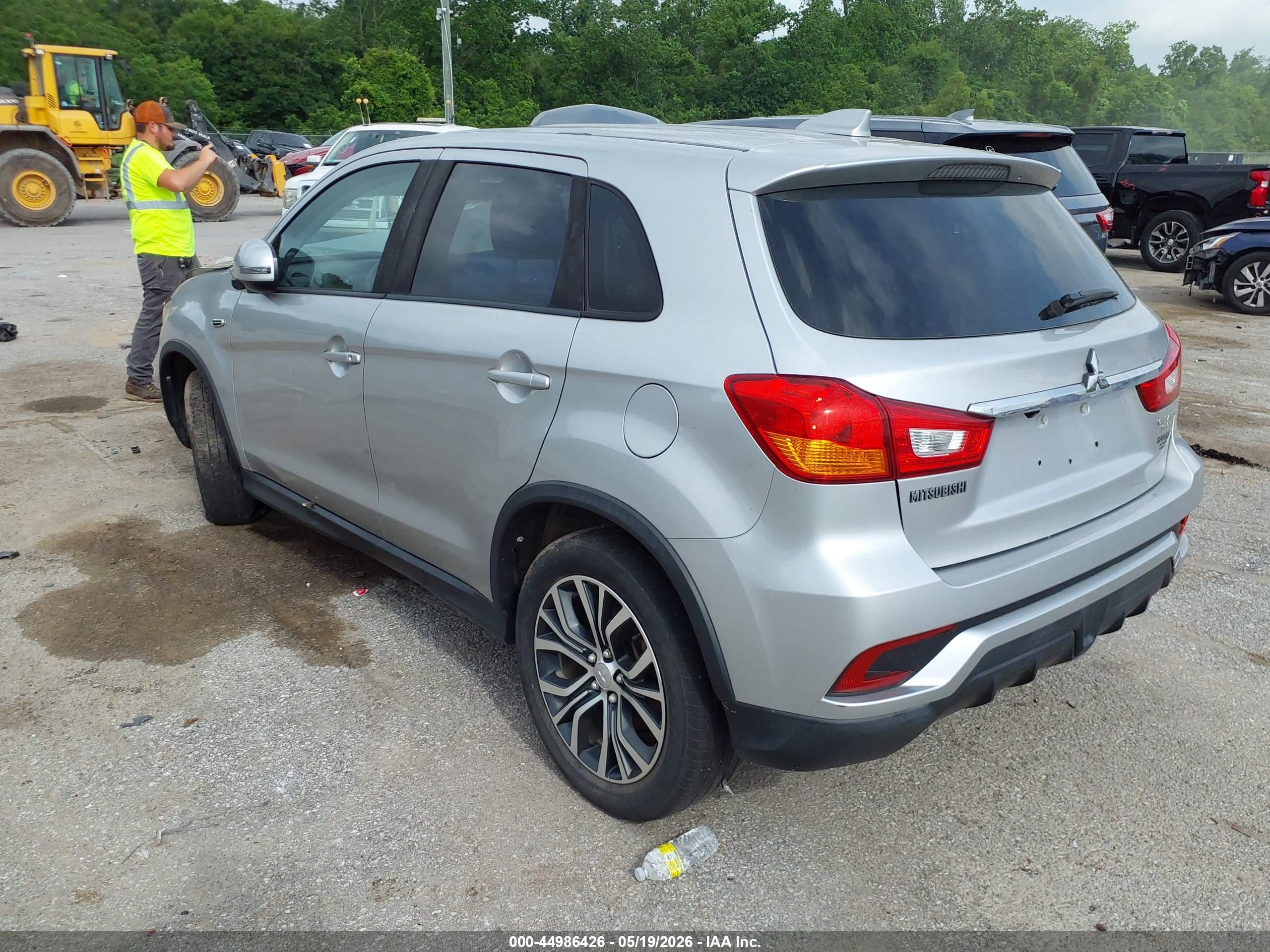 MITSUBISHI OUTLANDER image 3