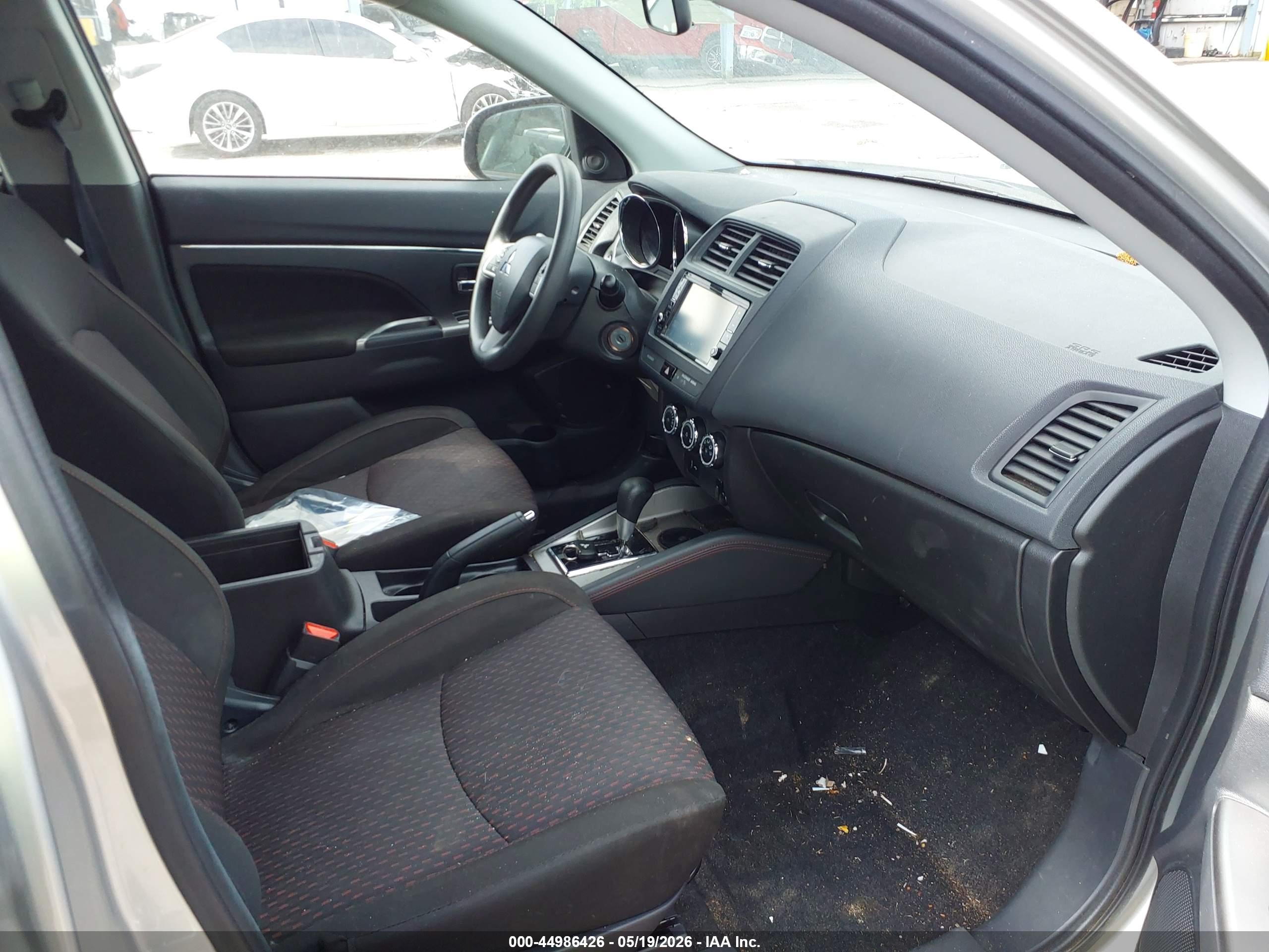 MITSUBISHI OUTLANDER image 5