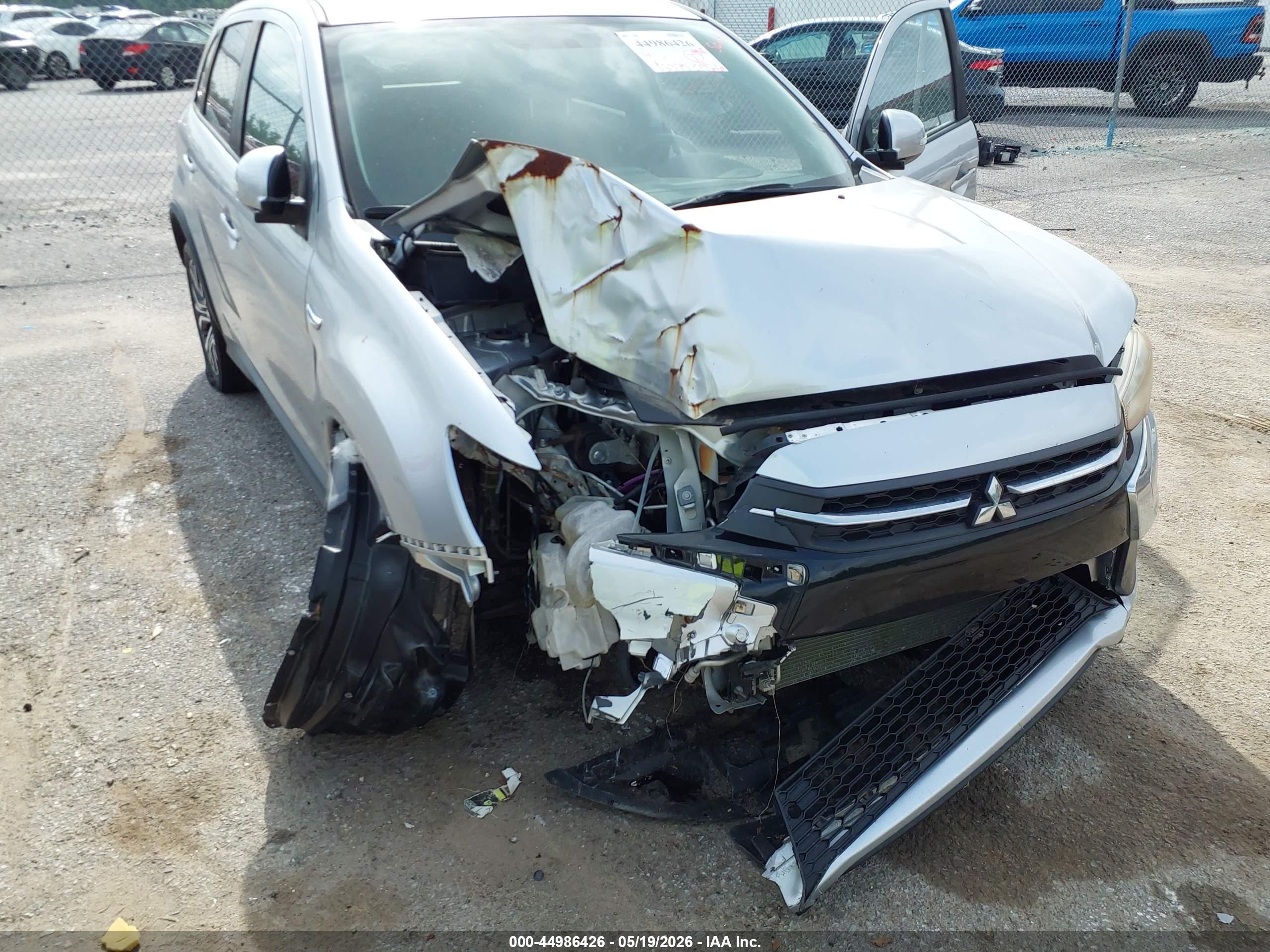 MITSUBISHI OUTLANDER image 6