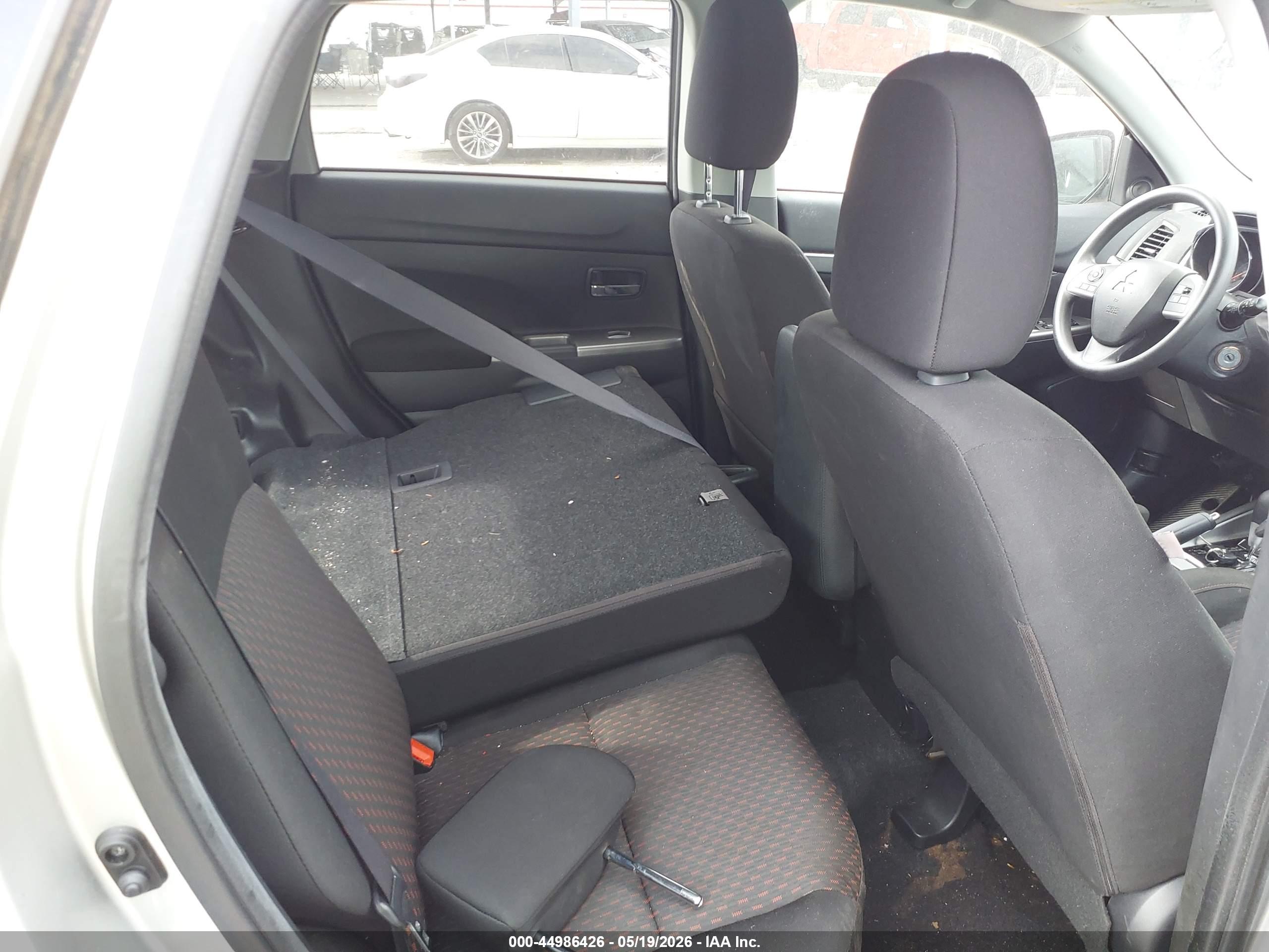 MITSUBISHI OUTLANDER image 8