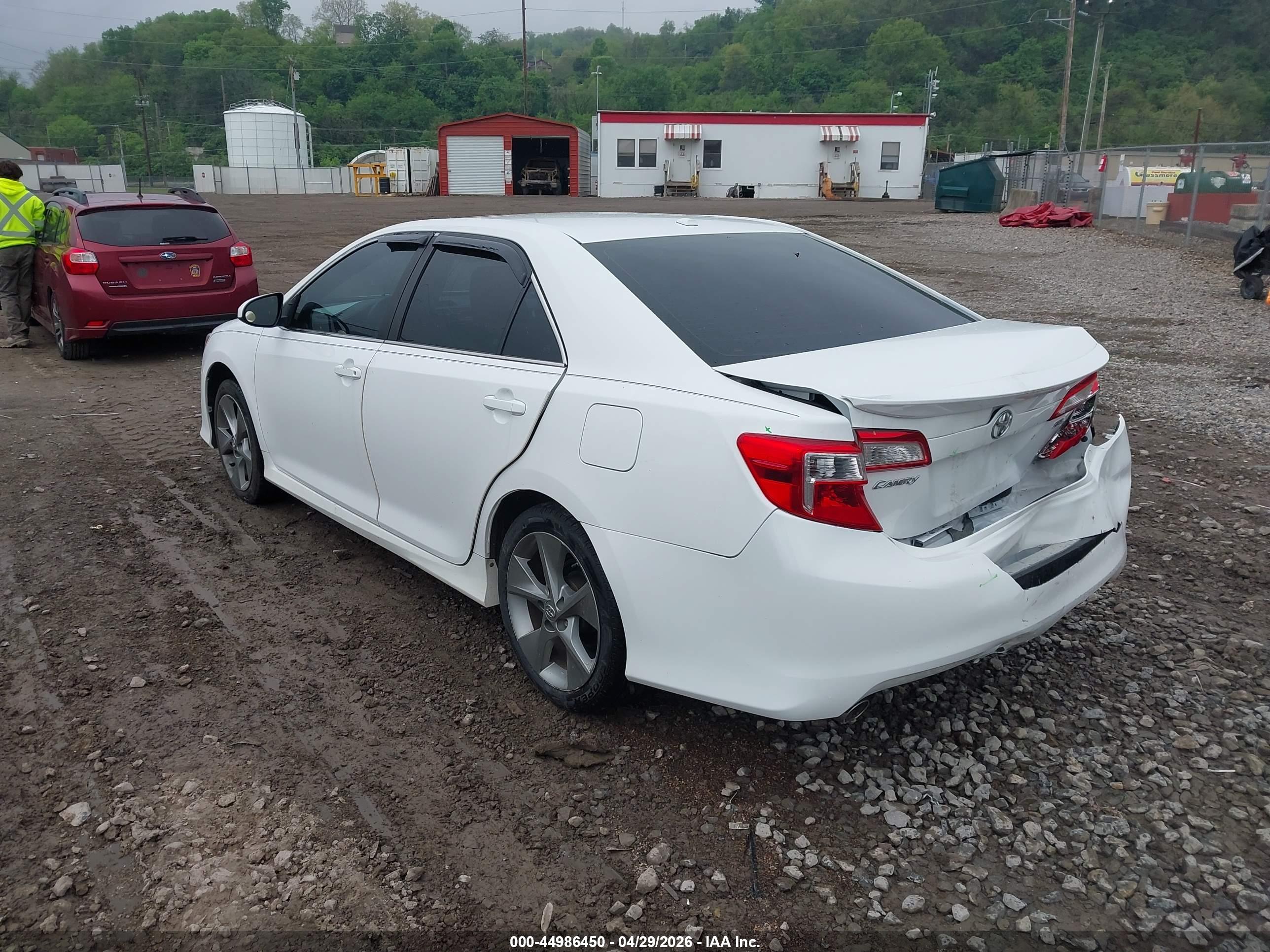 TOYOTA CAMRY image 3