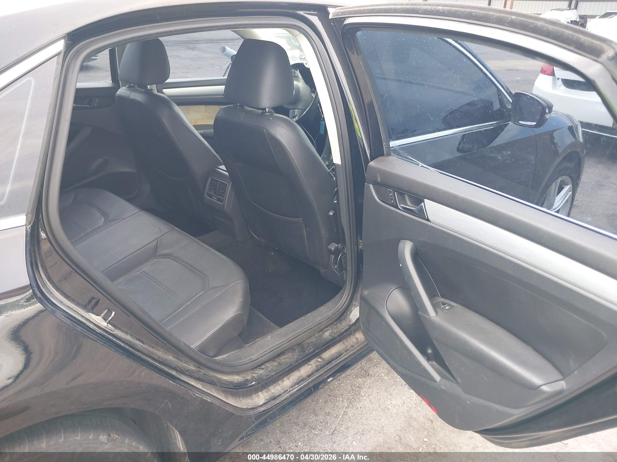 VOLKSWAGEN PASSAT image 8