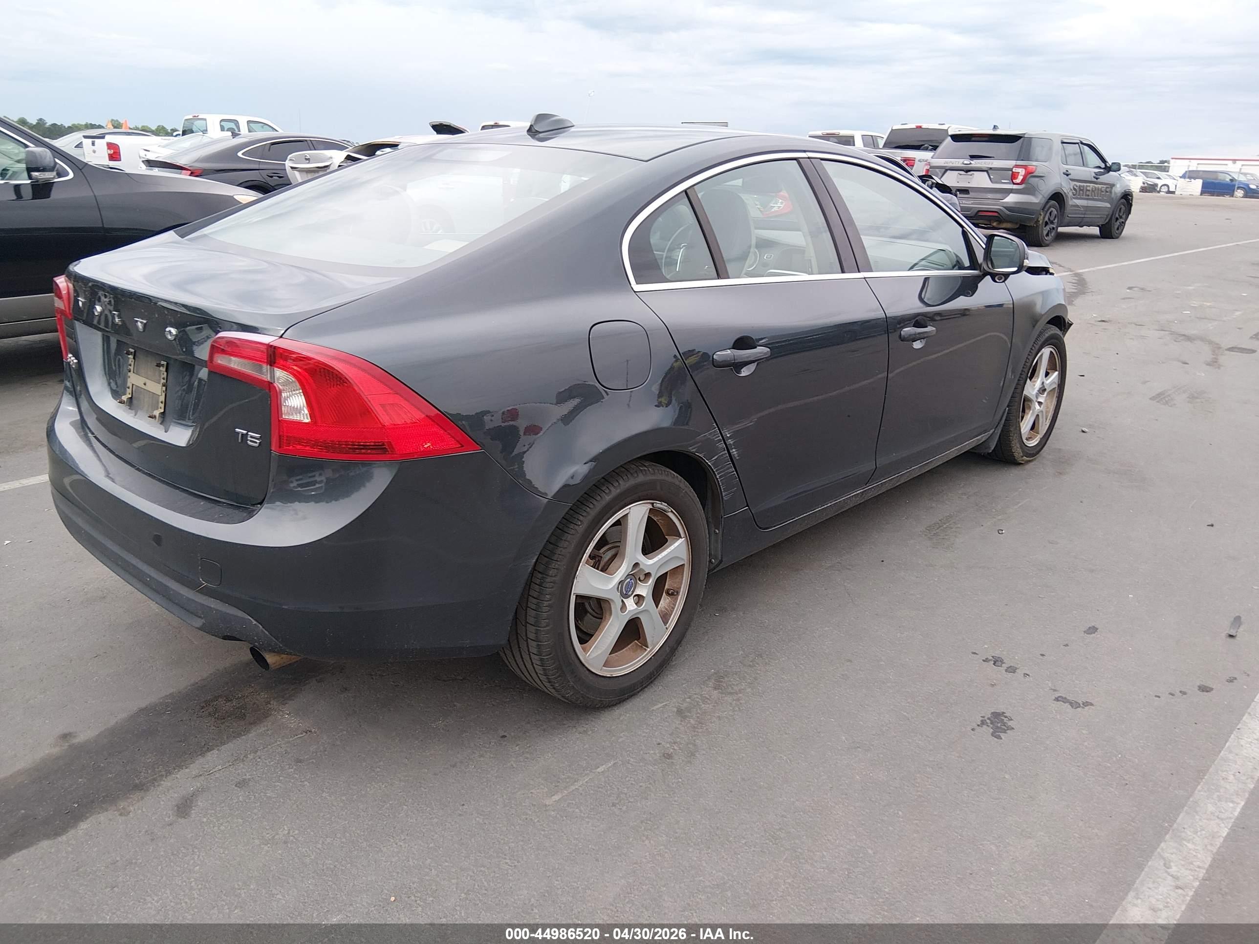VOLVO S60 image 4