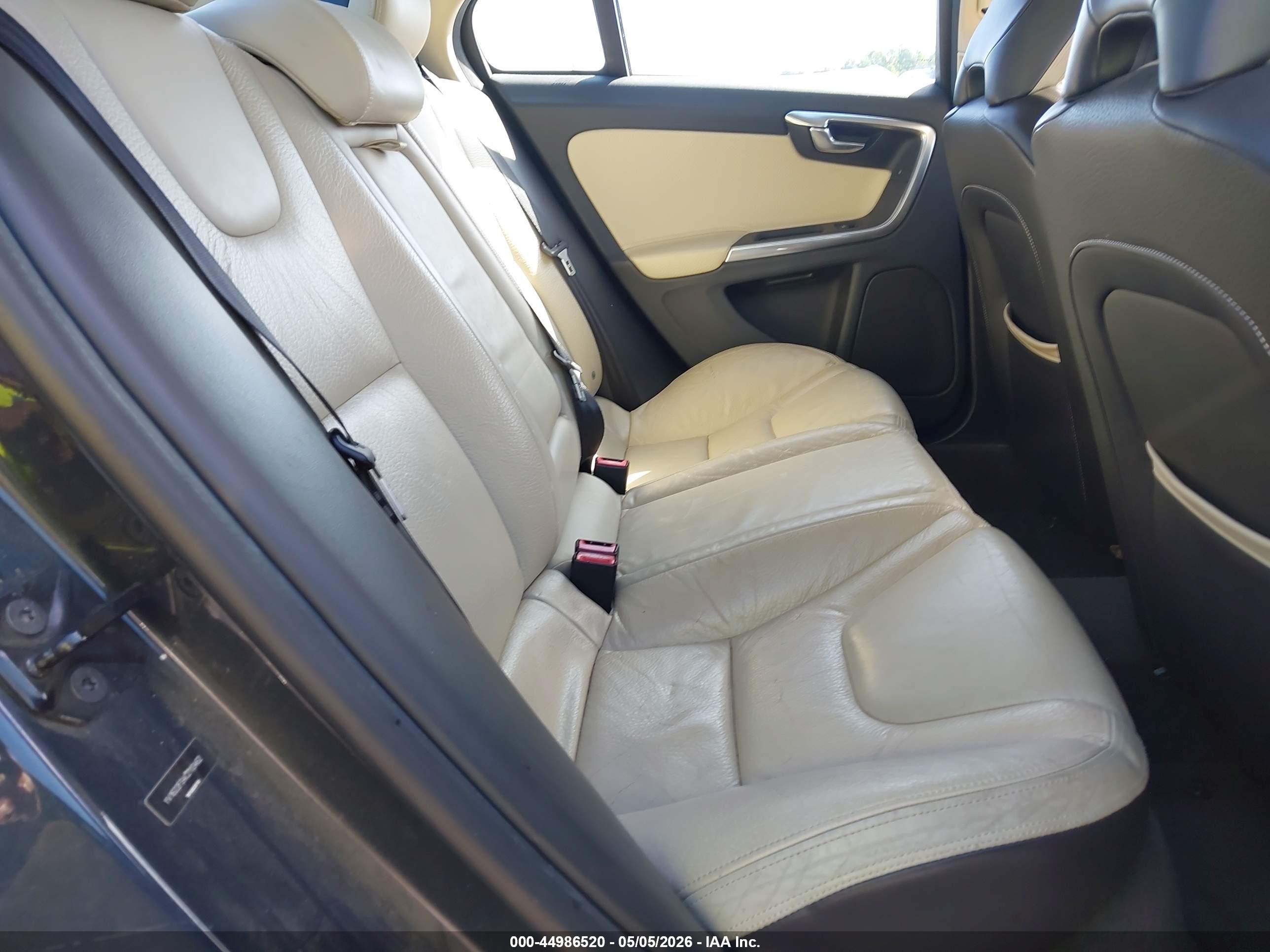 VOLVO S60 image 8