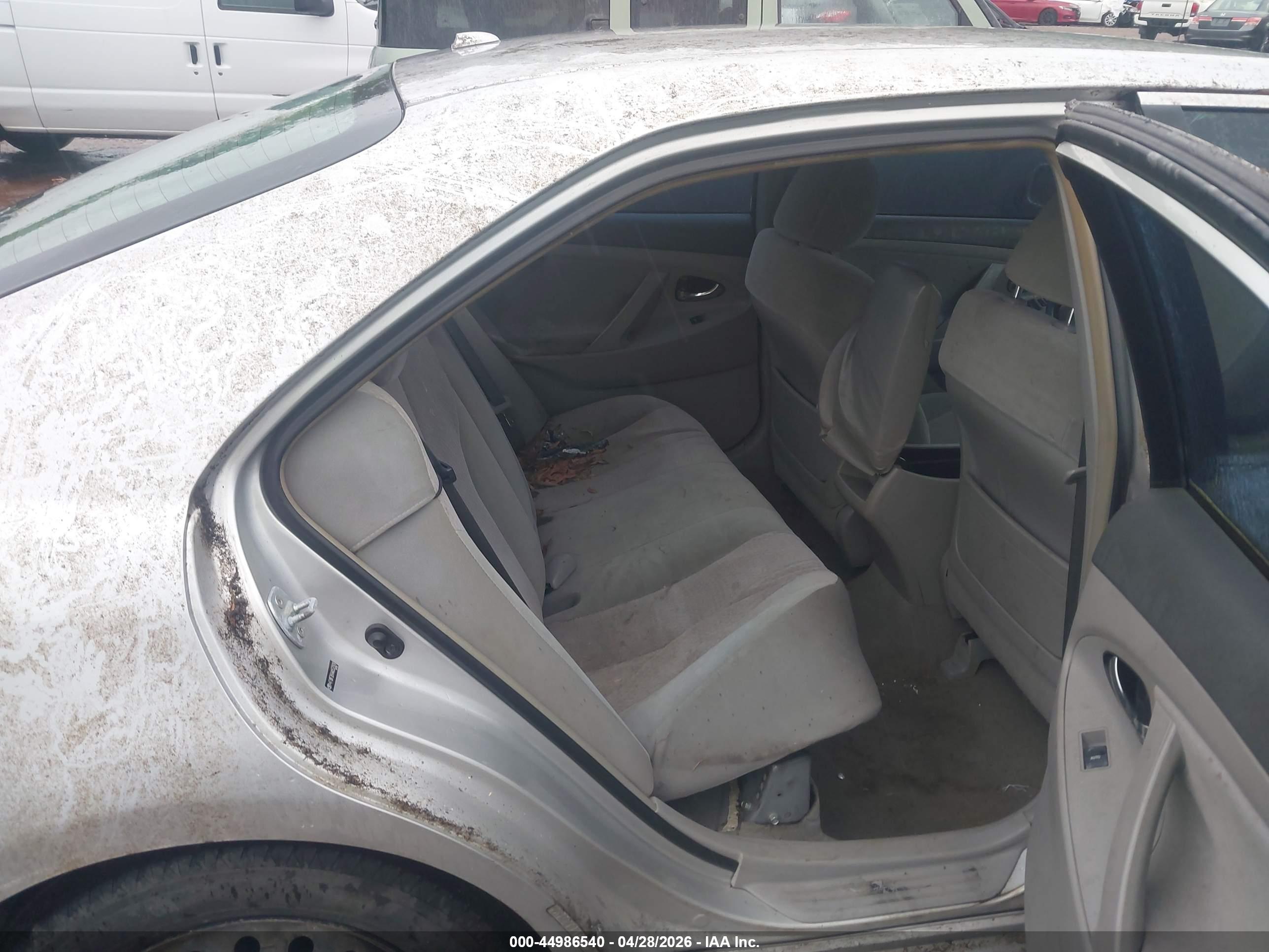 TOYOTA CAMRY image 8