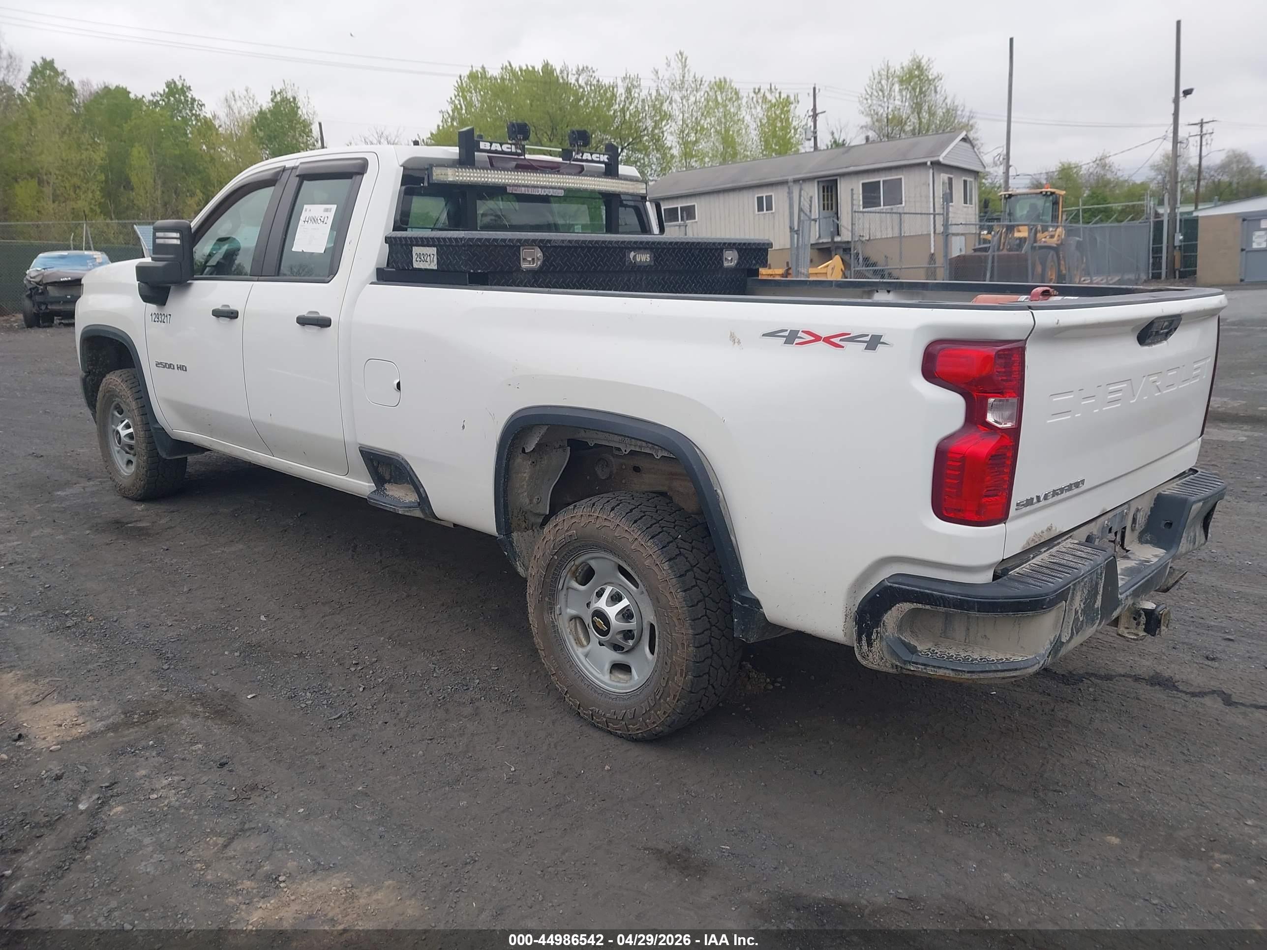 CHEVROLET SILVERADO image 3