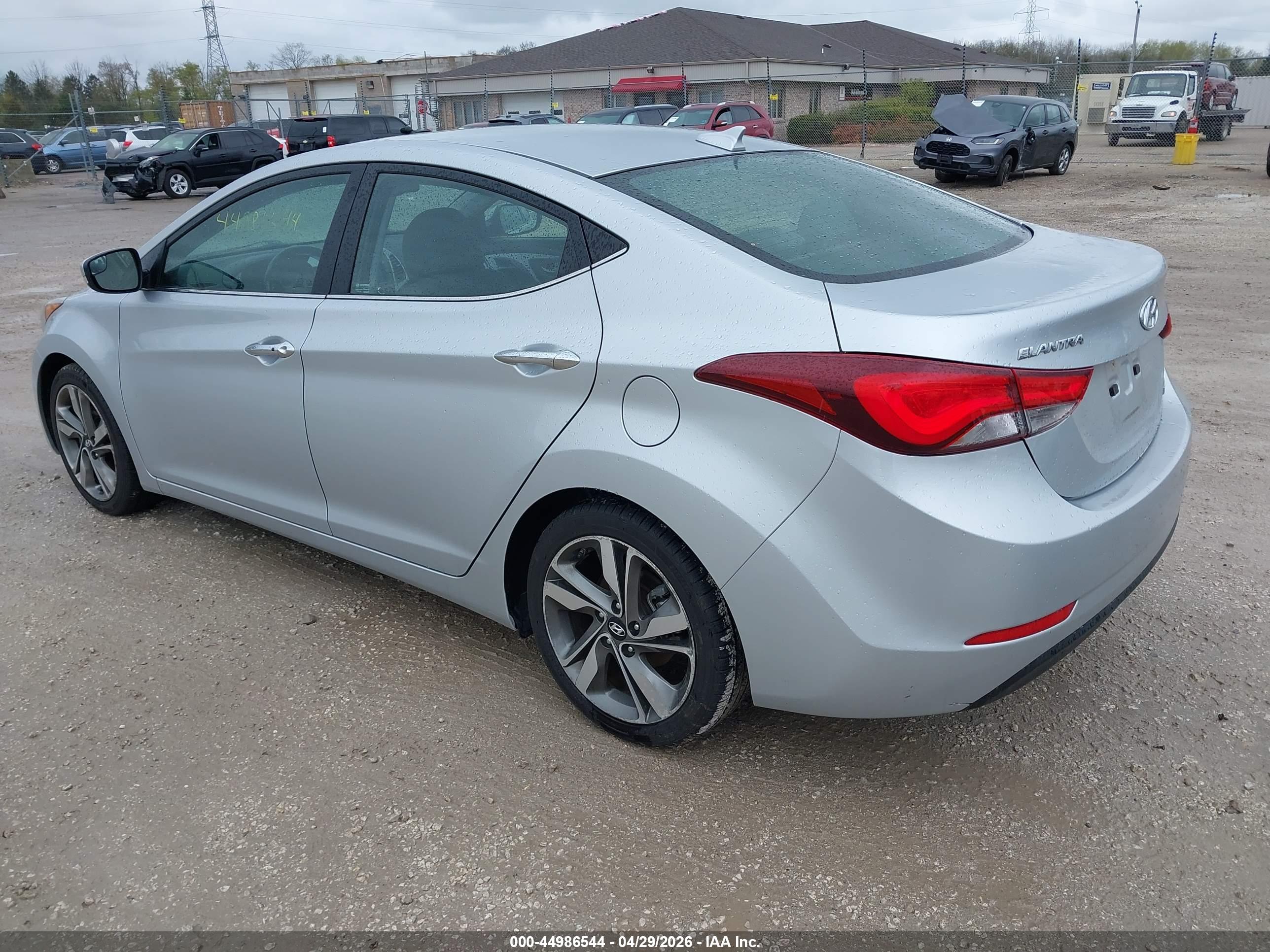 HYUNDAI ELANTRA image 3