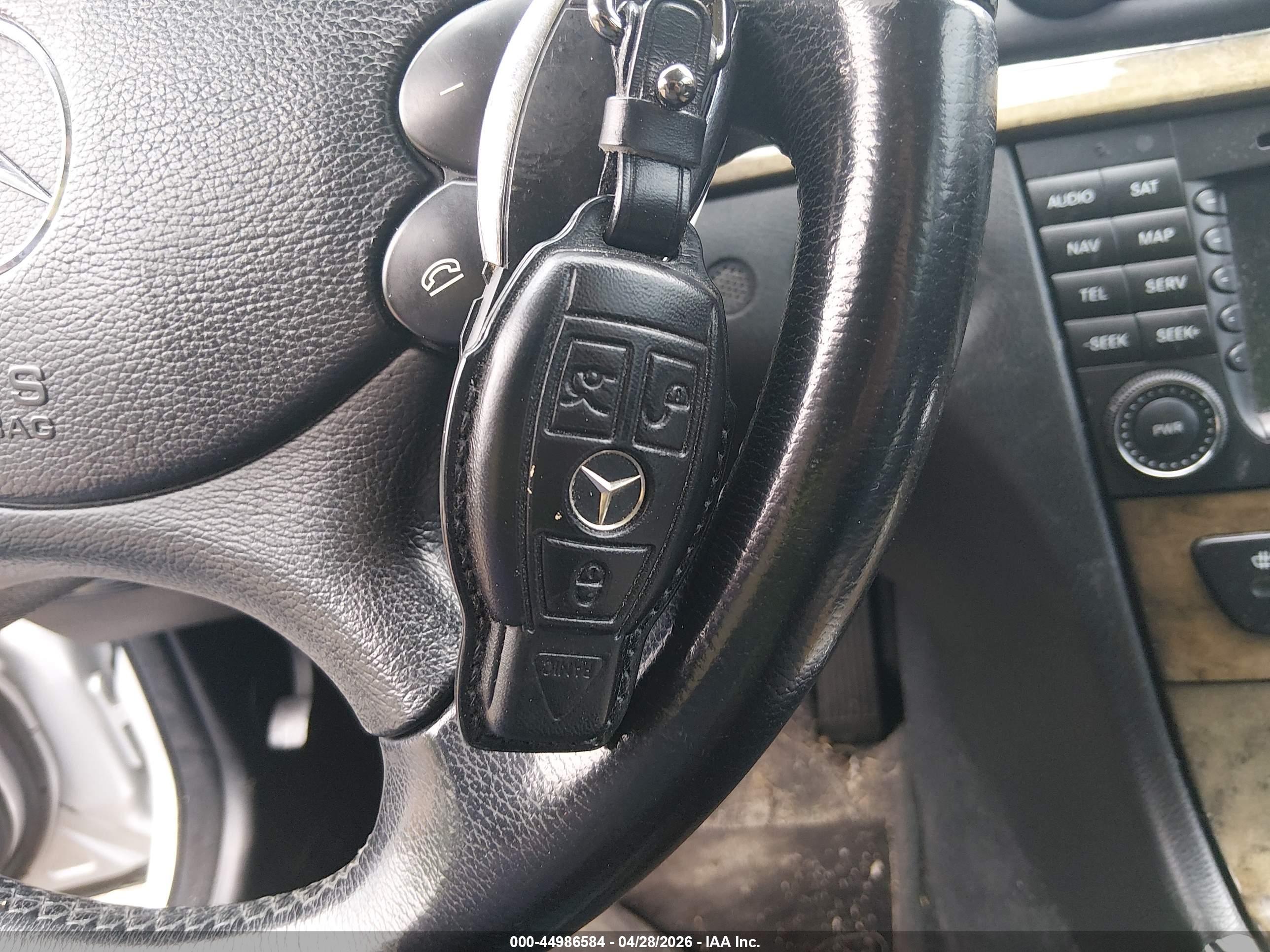 MERCEDES-BENZ E image 11