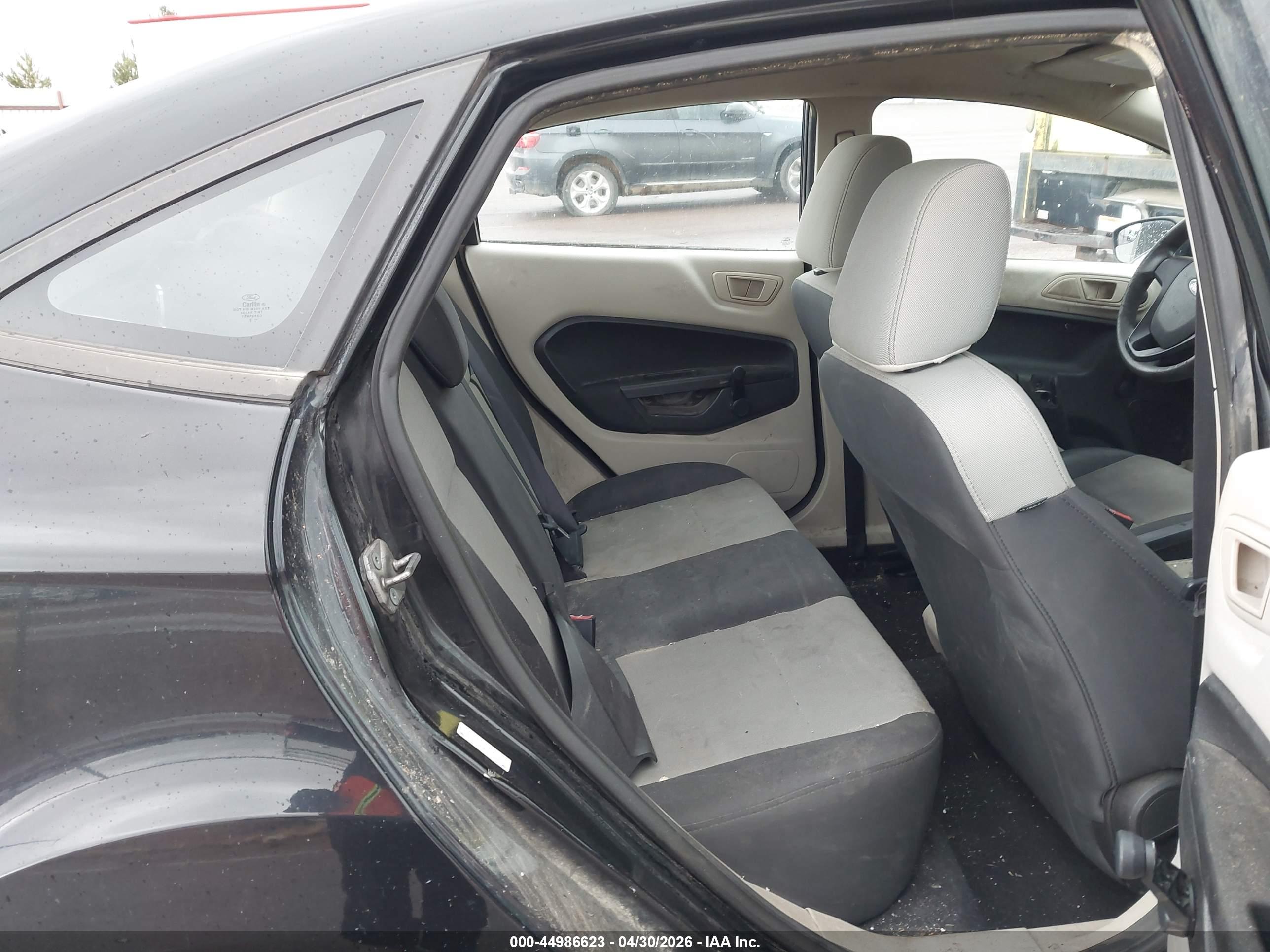 FORD FIESTA image 8