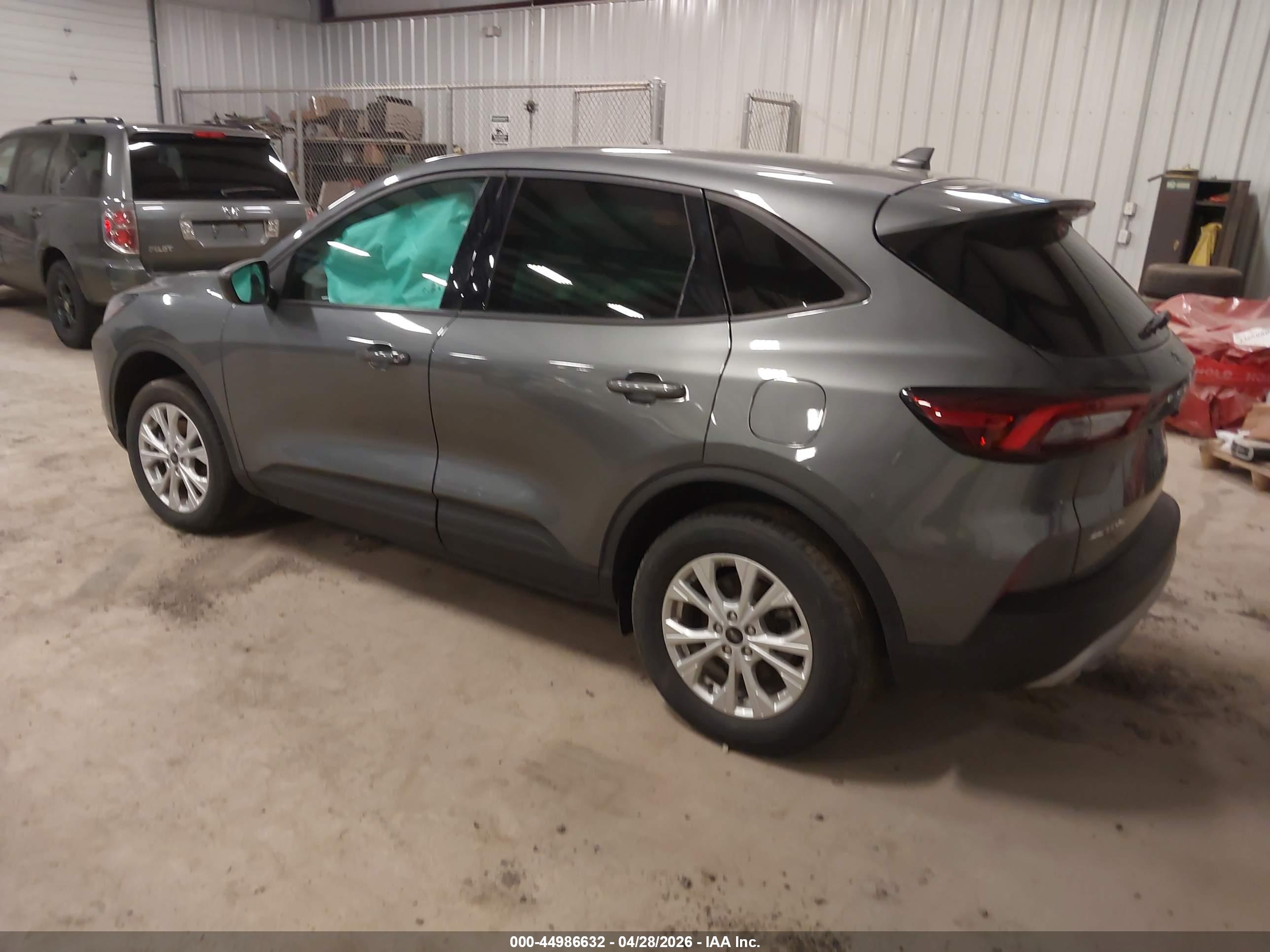 FORD ESCAPE image 3