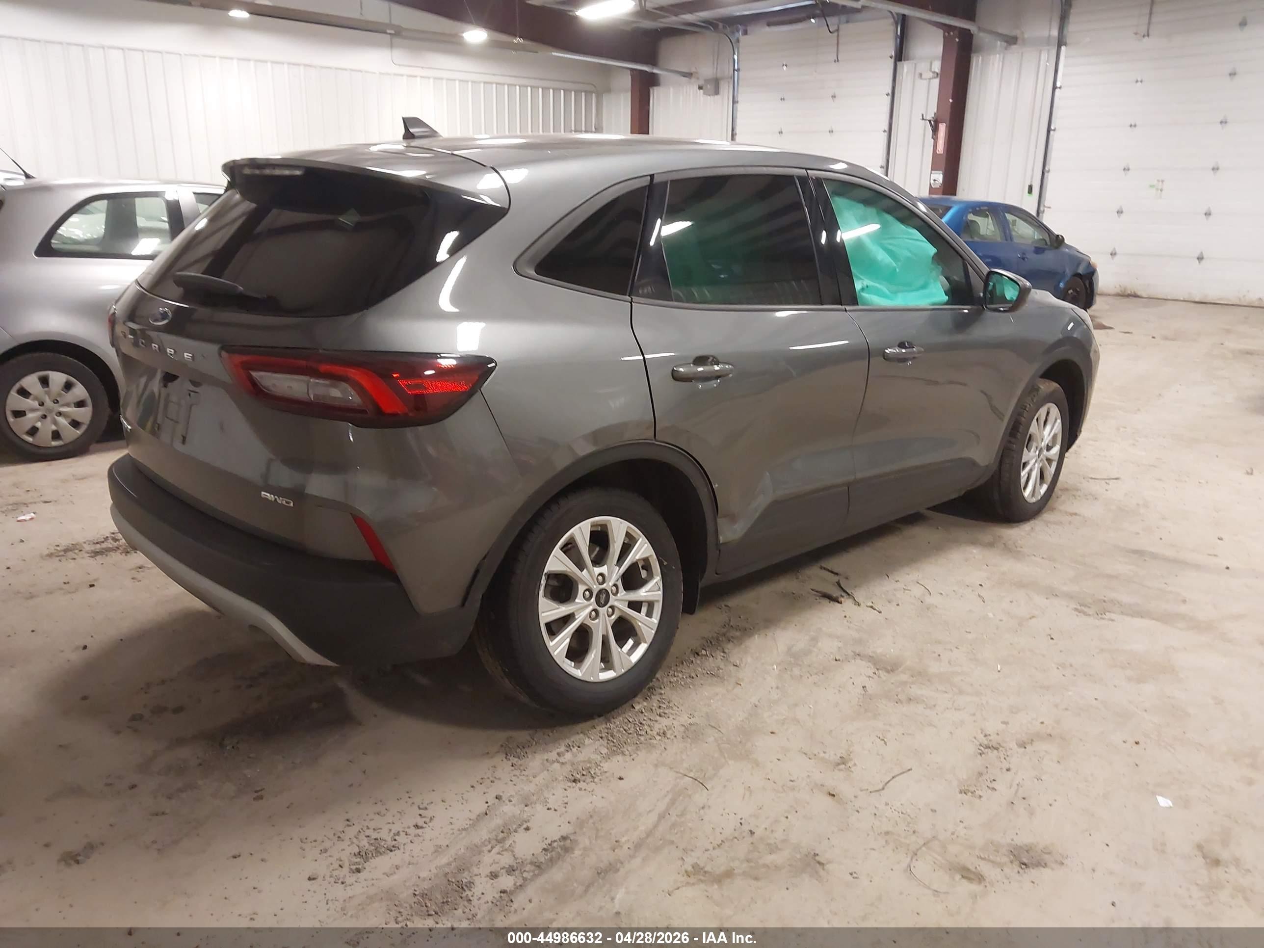 FORD ESCAPE image 4