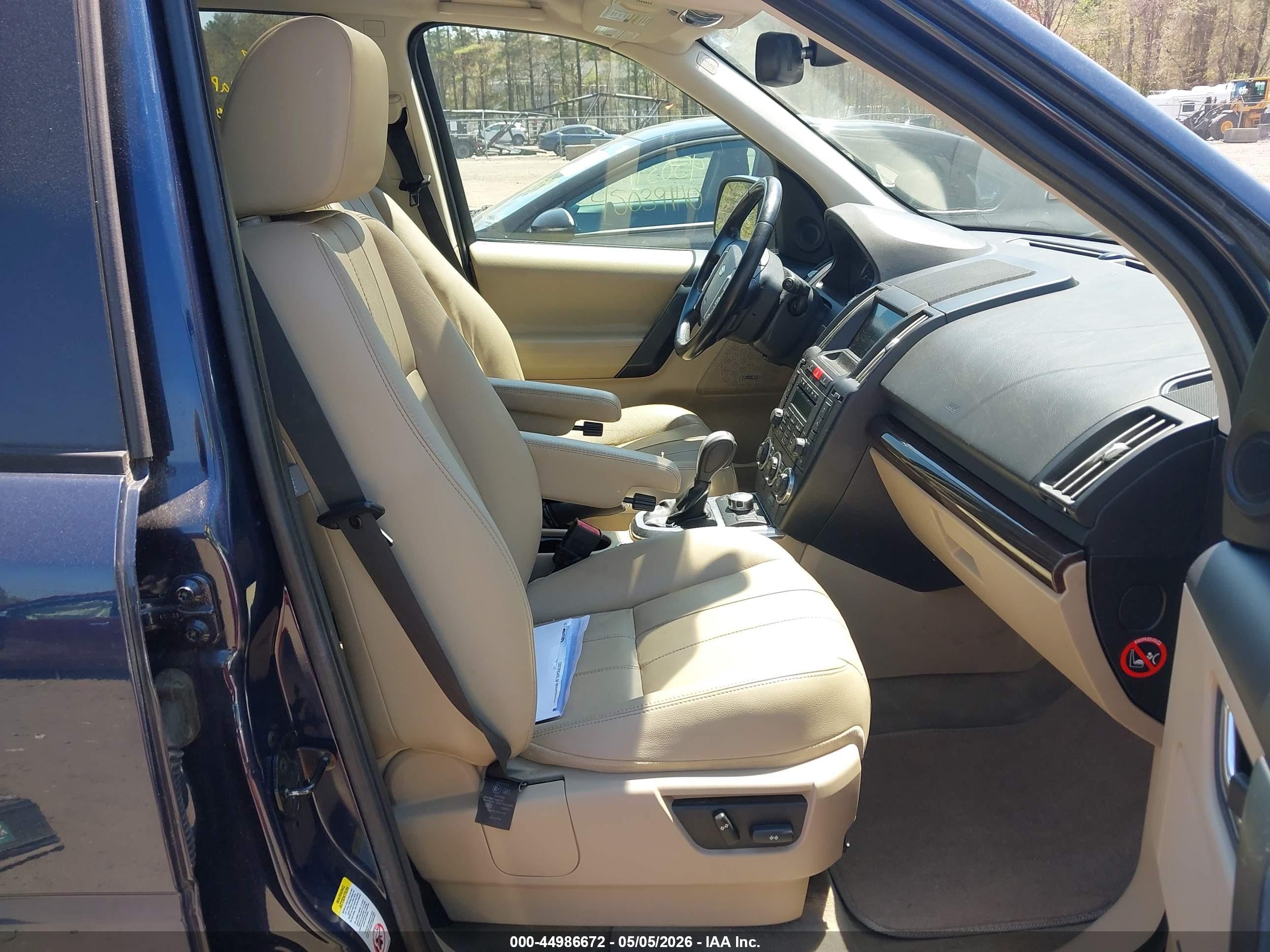 LAND ROVER image 5
