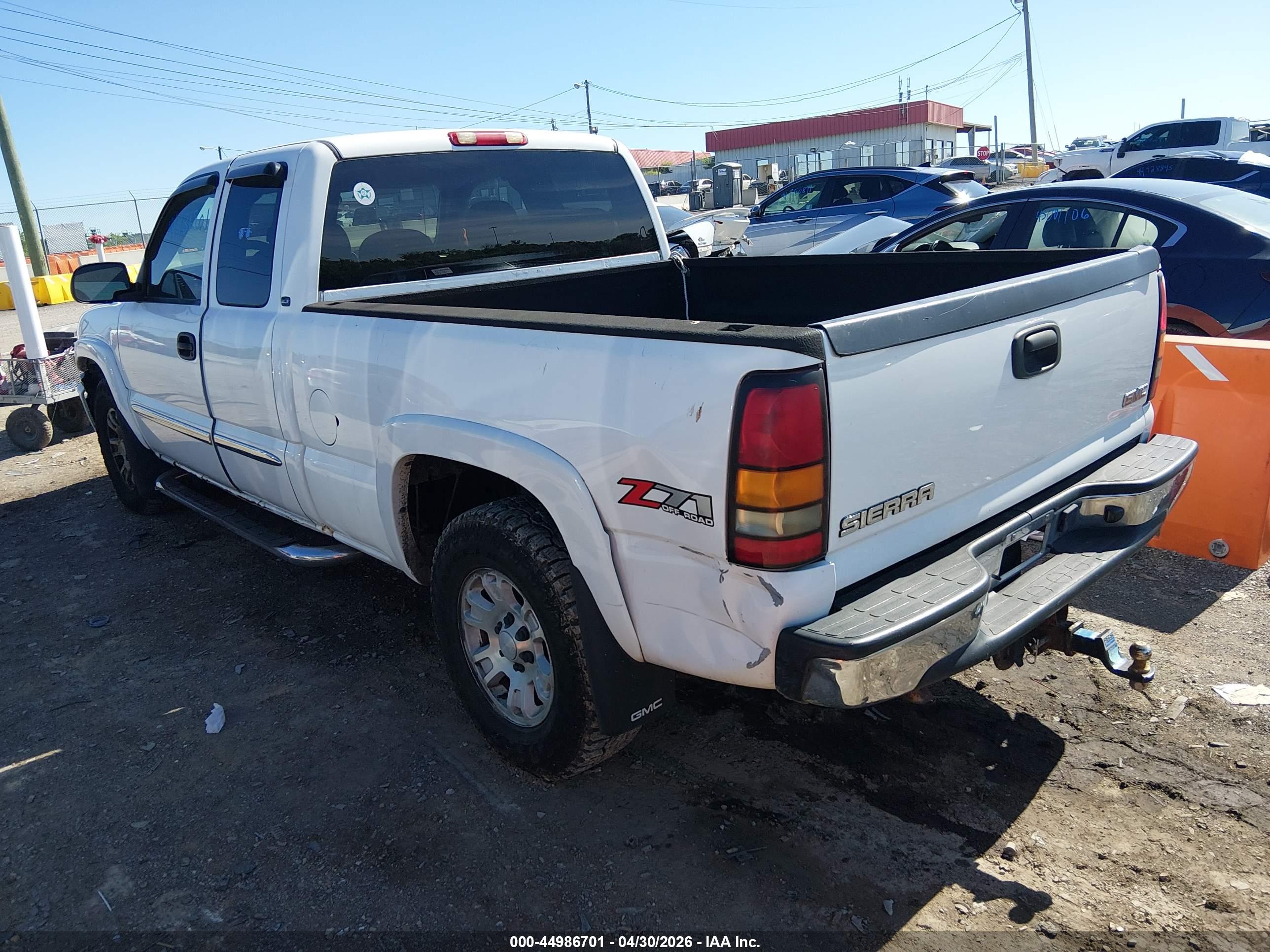 GMC SIERRA image 3