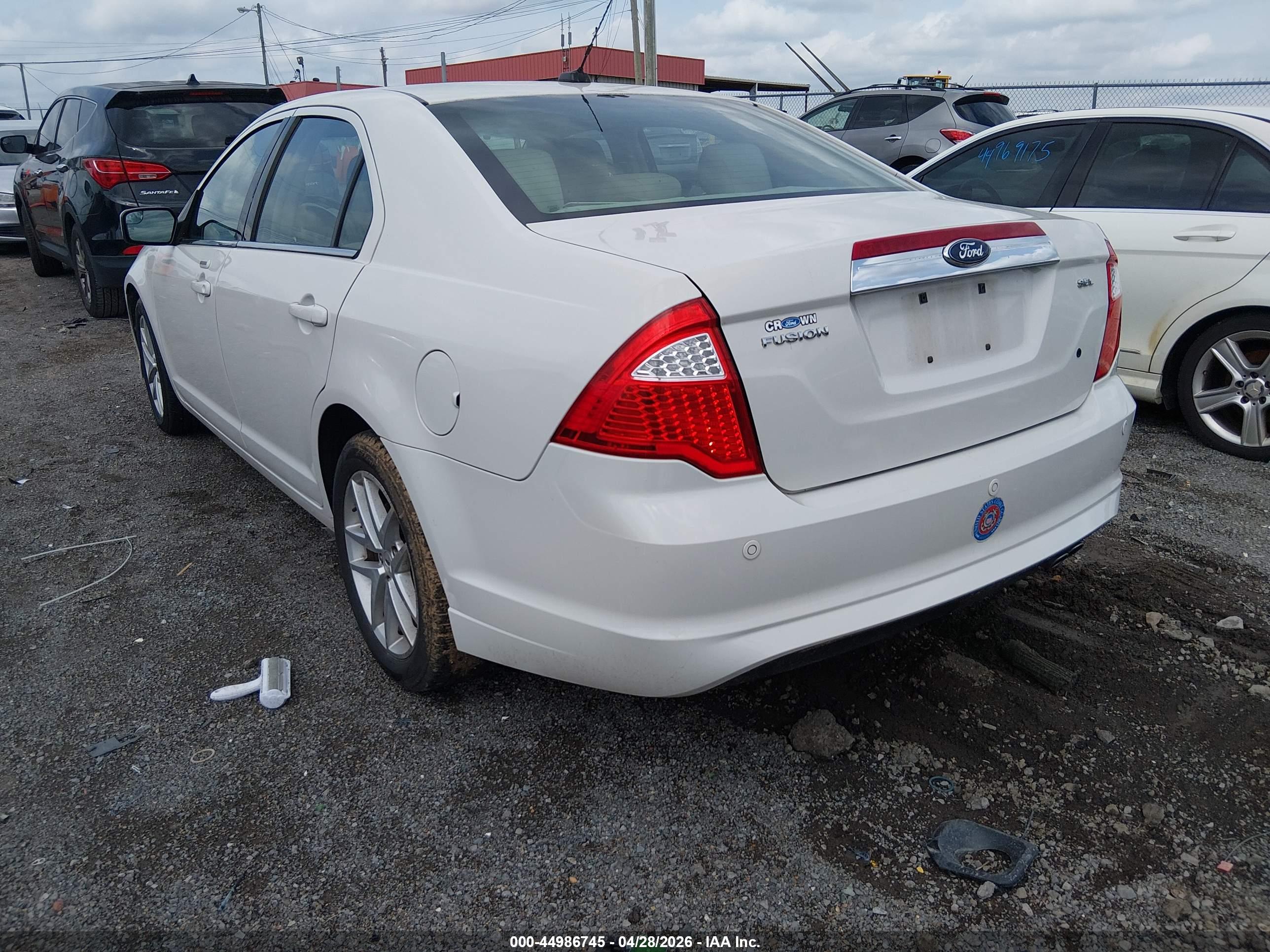 FORD FUSION image 3