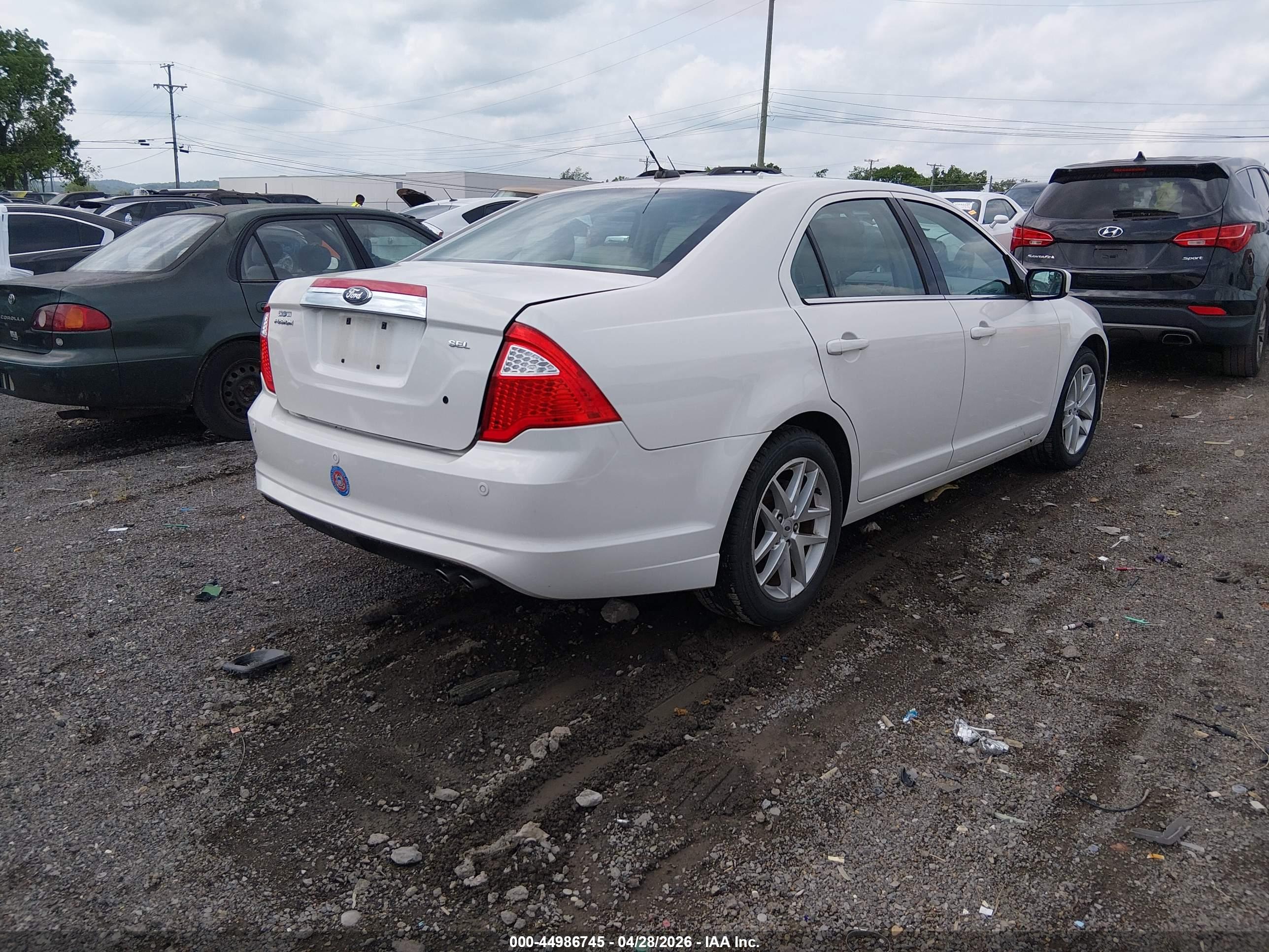 FORD FUSION image 4