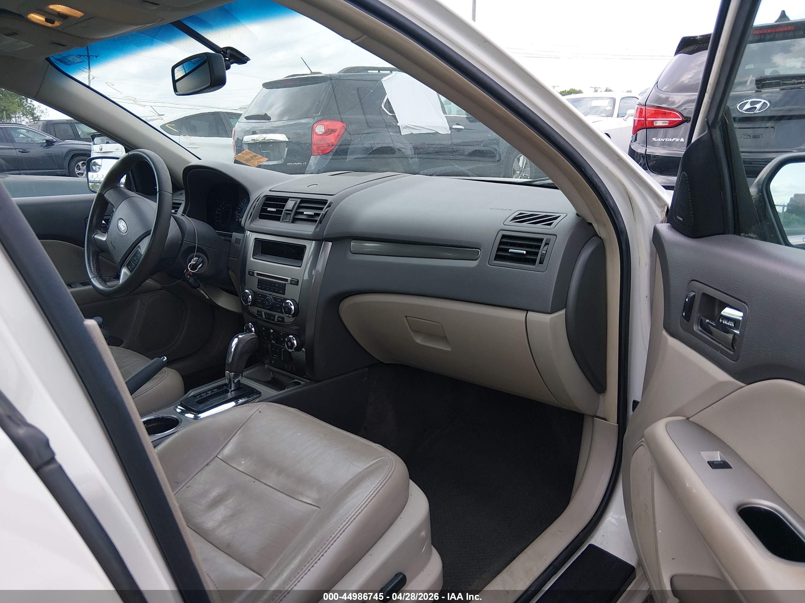 FORD FUSION image 5