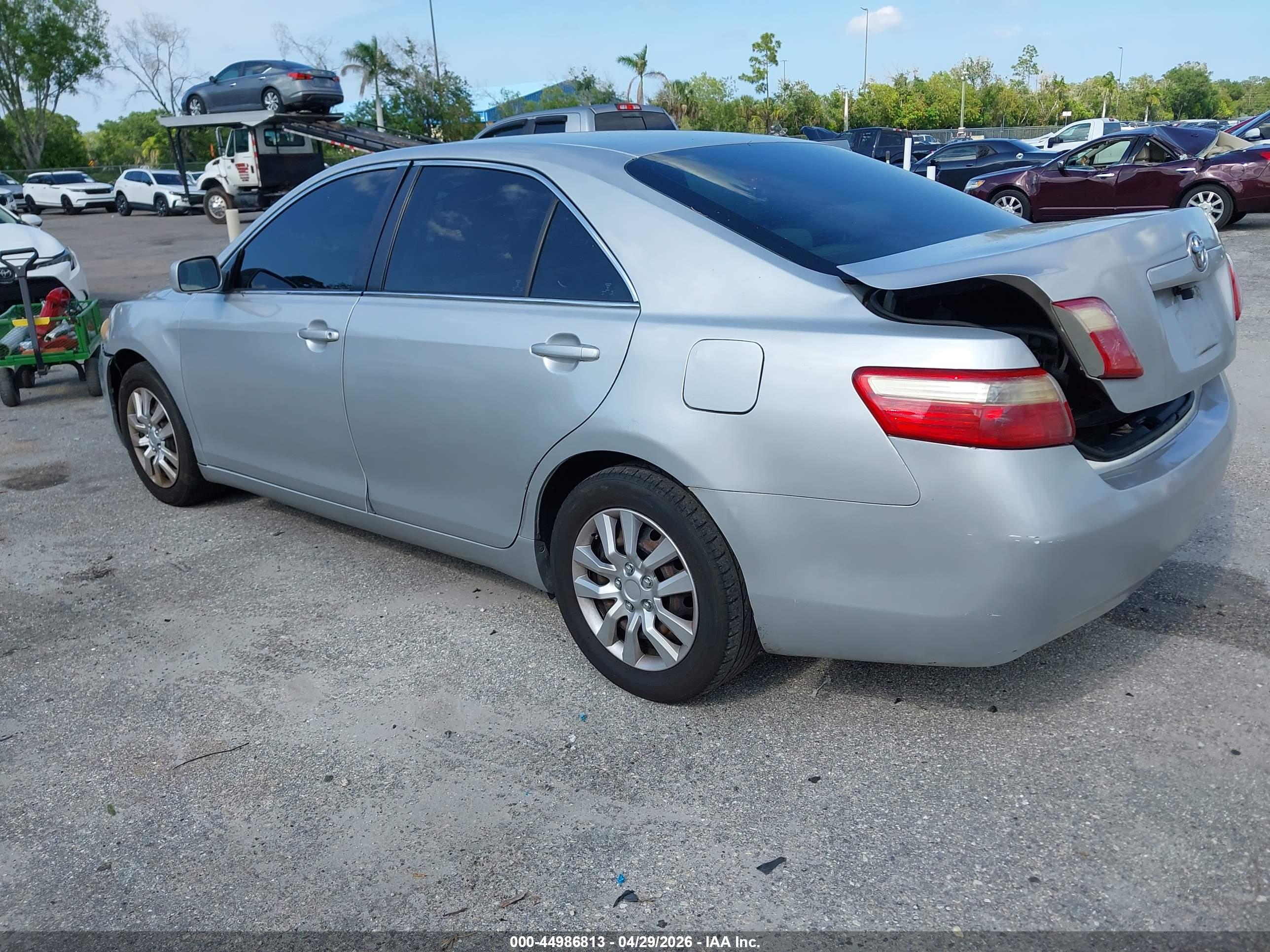 TOYOTA CAMRY image 3