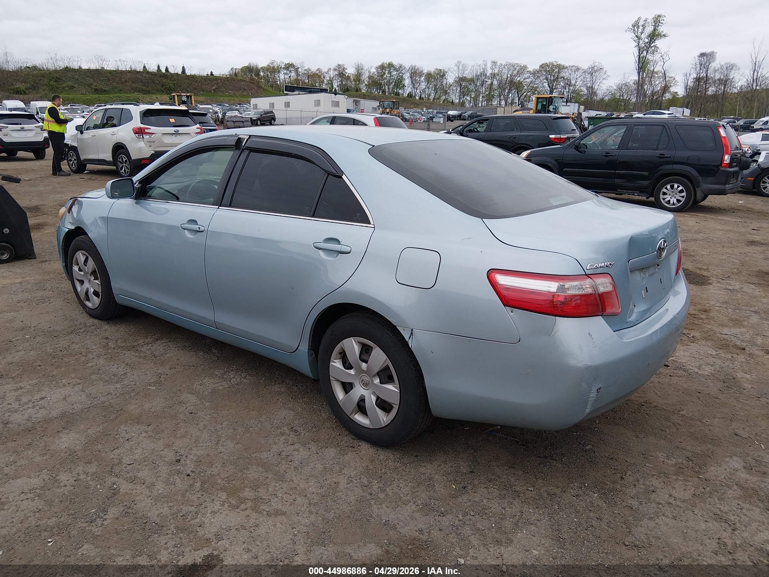 TOYOTA CAMRY image 3