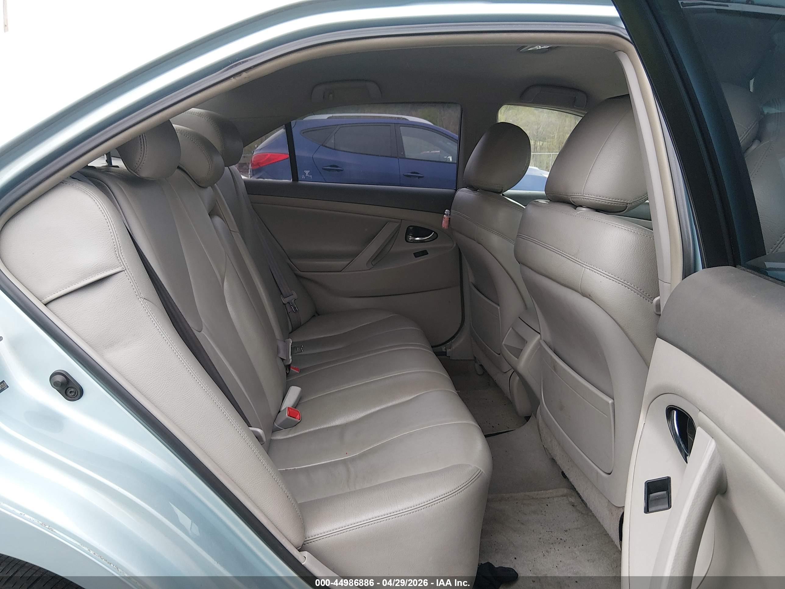 TOYOTA CAMRY image 8
