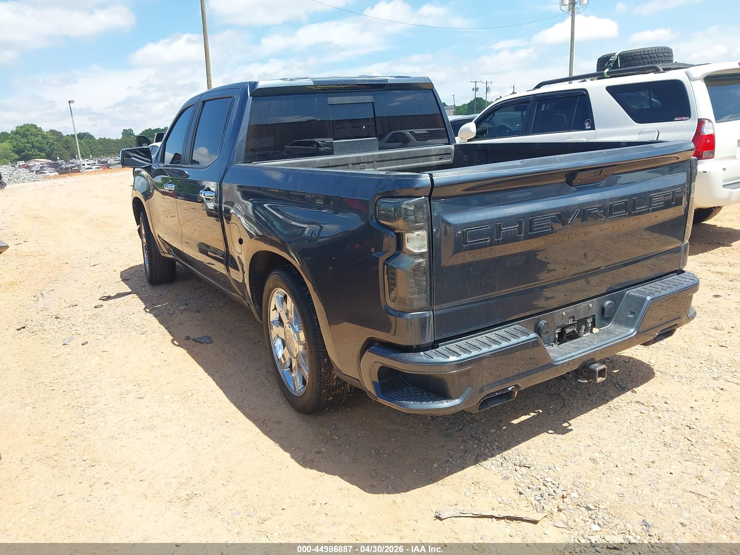 CHEVROLET SILVERADO image 3