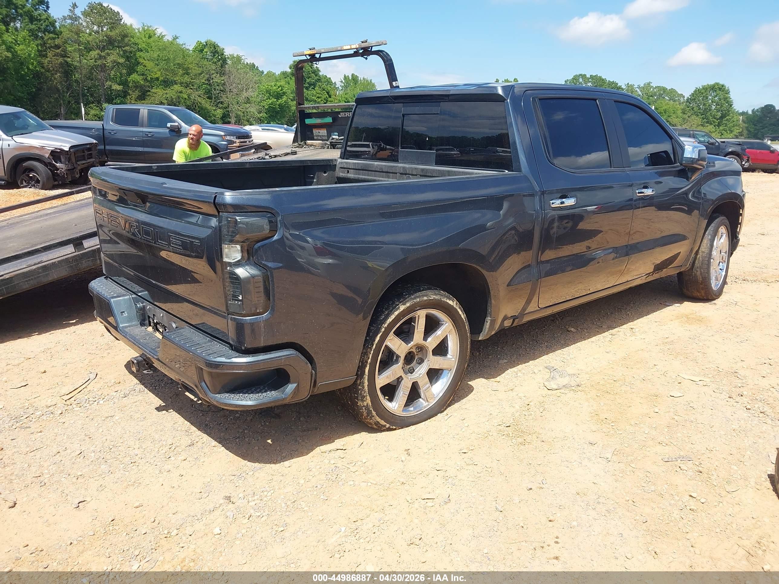CHEVROLET SILVERADO image 4