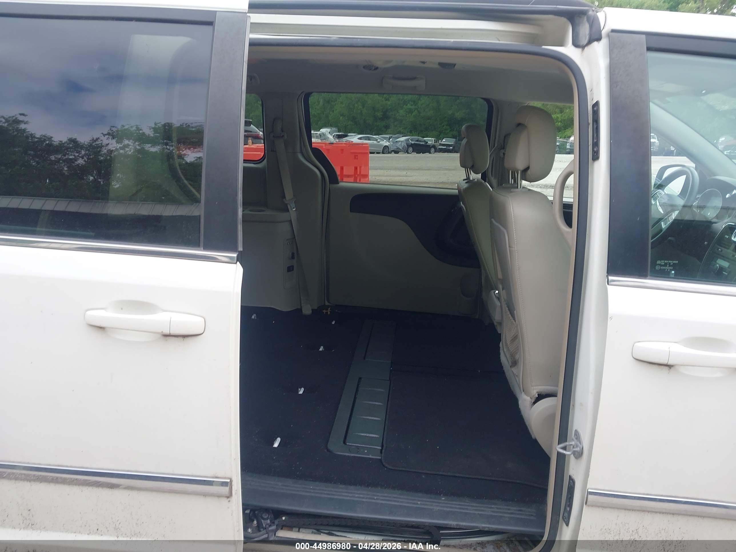CHRYSLER TOWN image 8