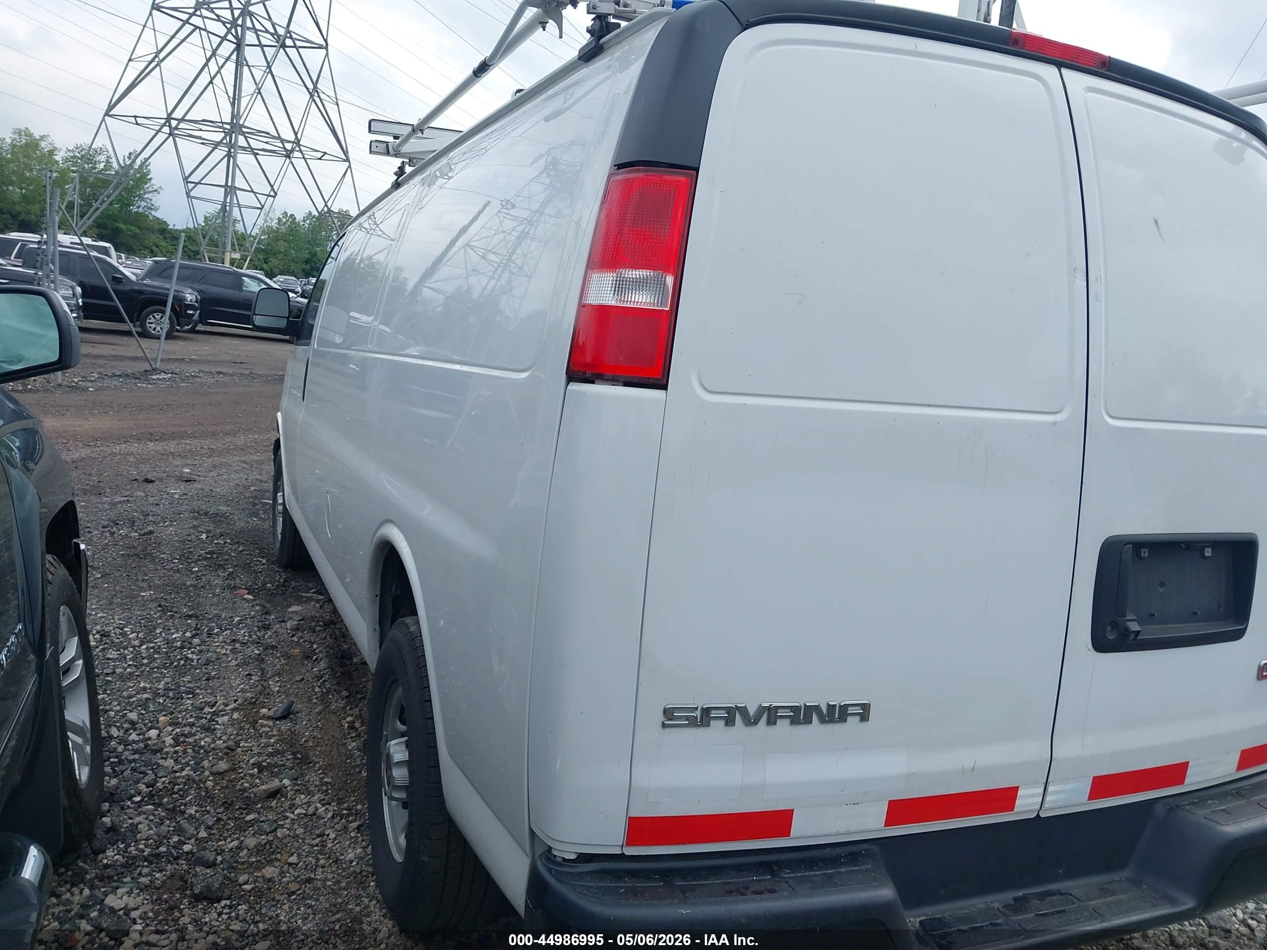 GMC SAVANA image 3