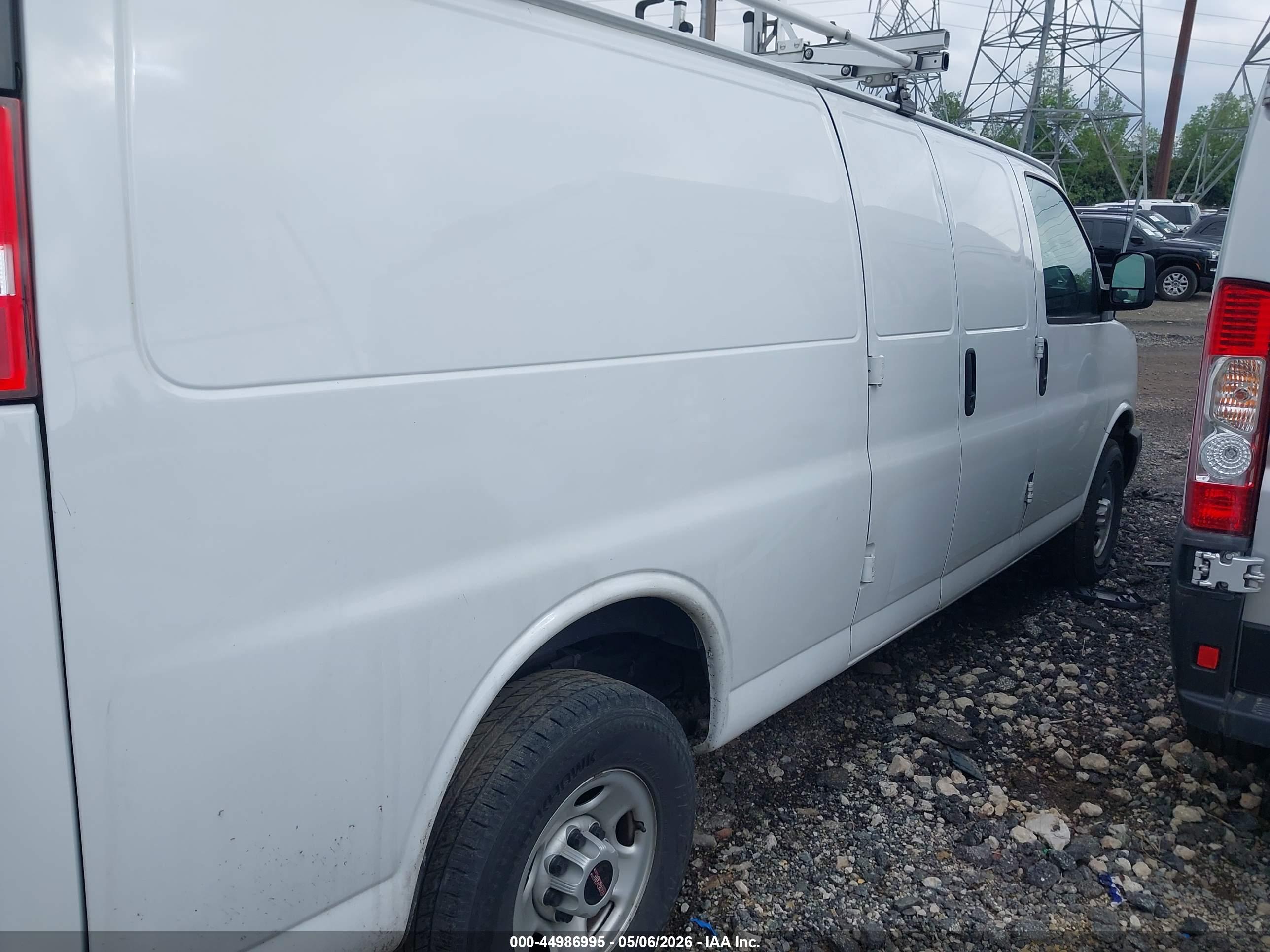 GMC SAVANA image 4