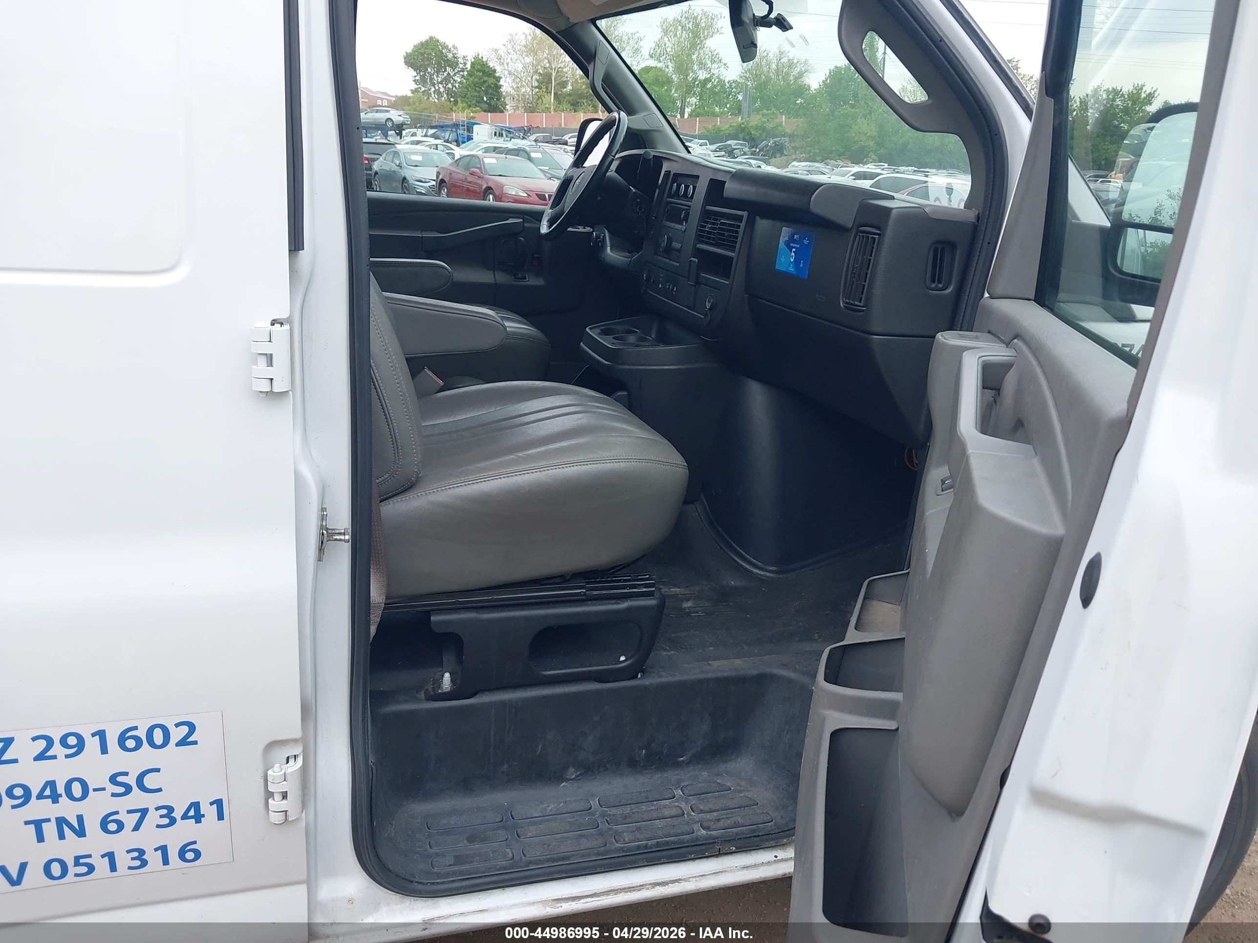 GMC SAVANA image 5