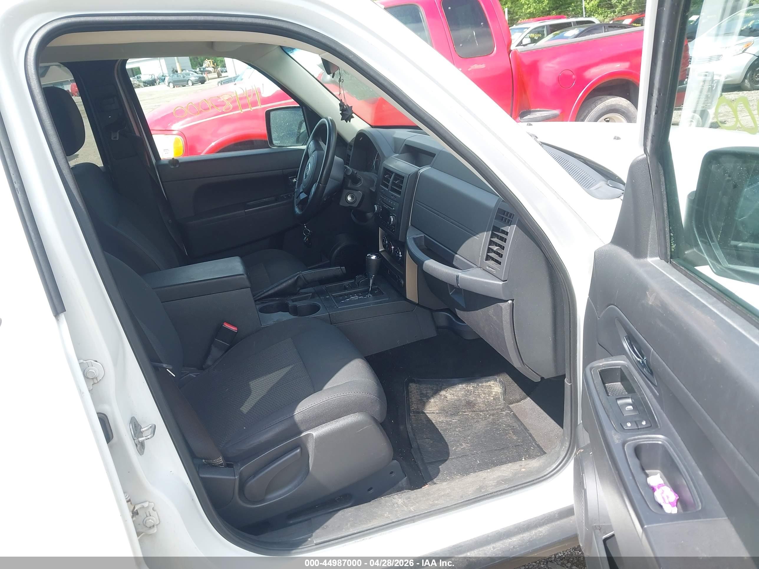 JEEP LIBERTY image 5