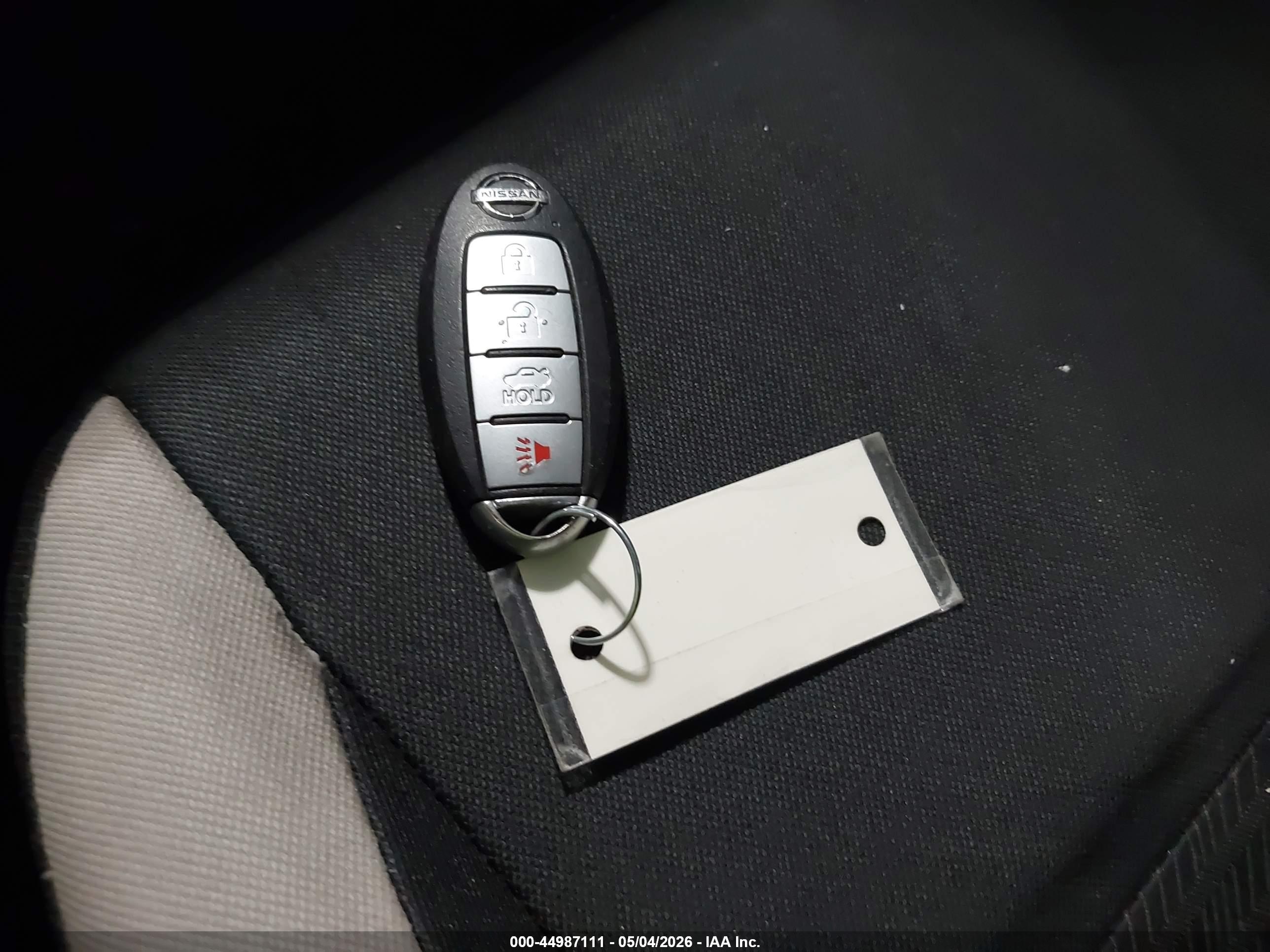 NISSAN VERSA image 11