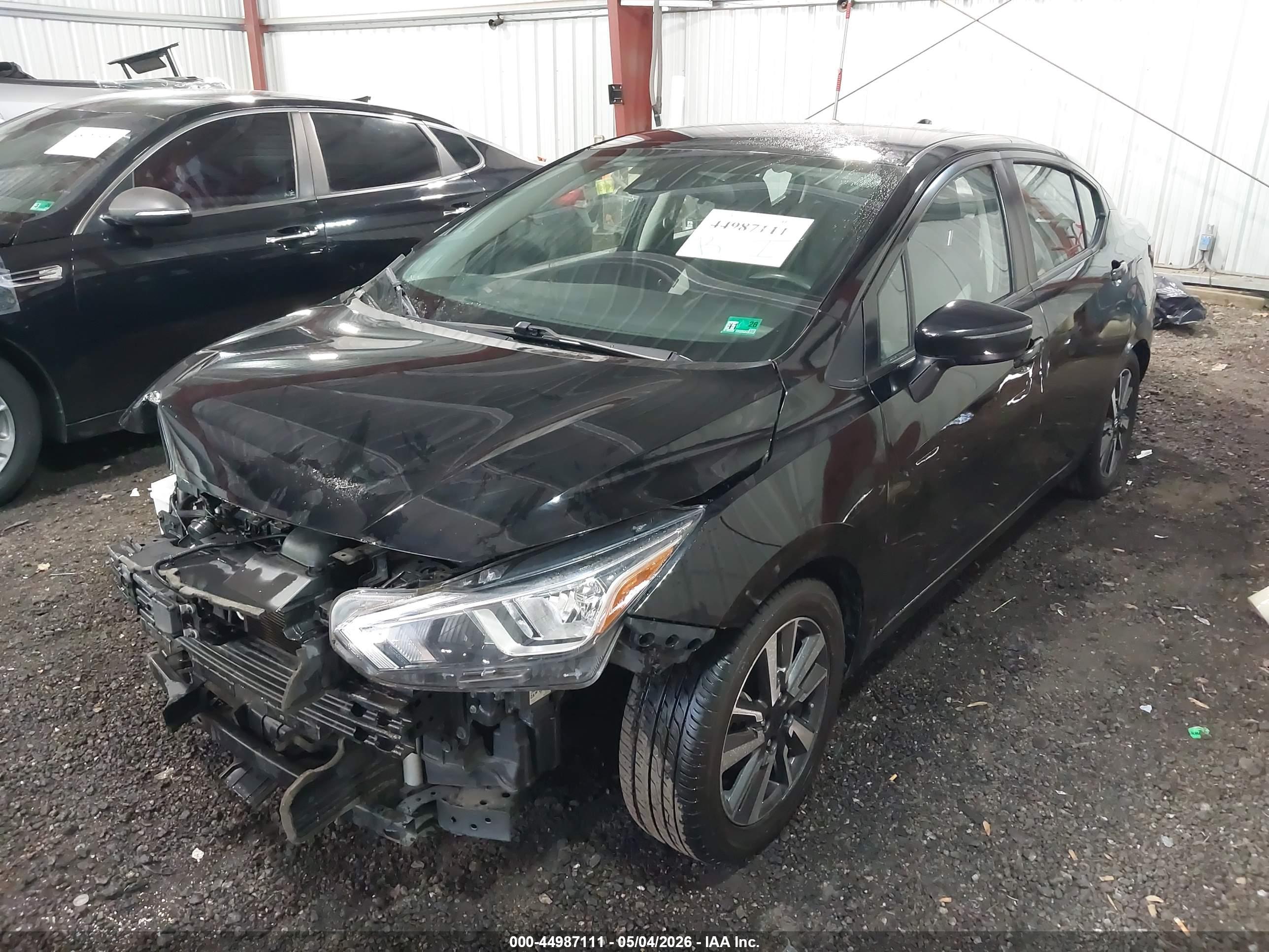 NISSAN VERSA image 2