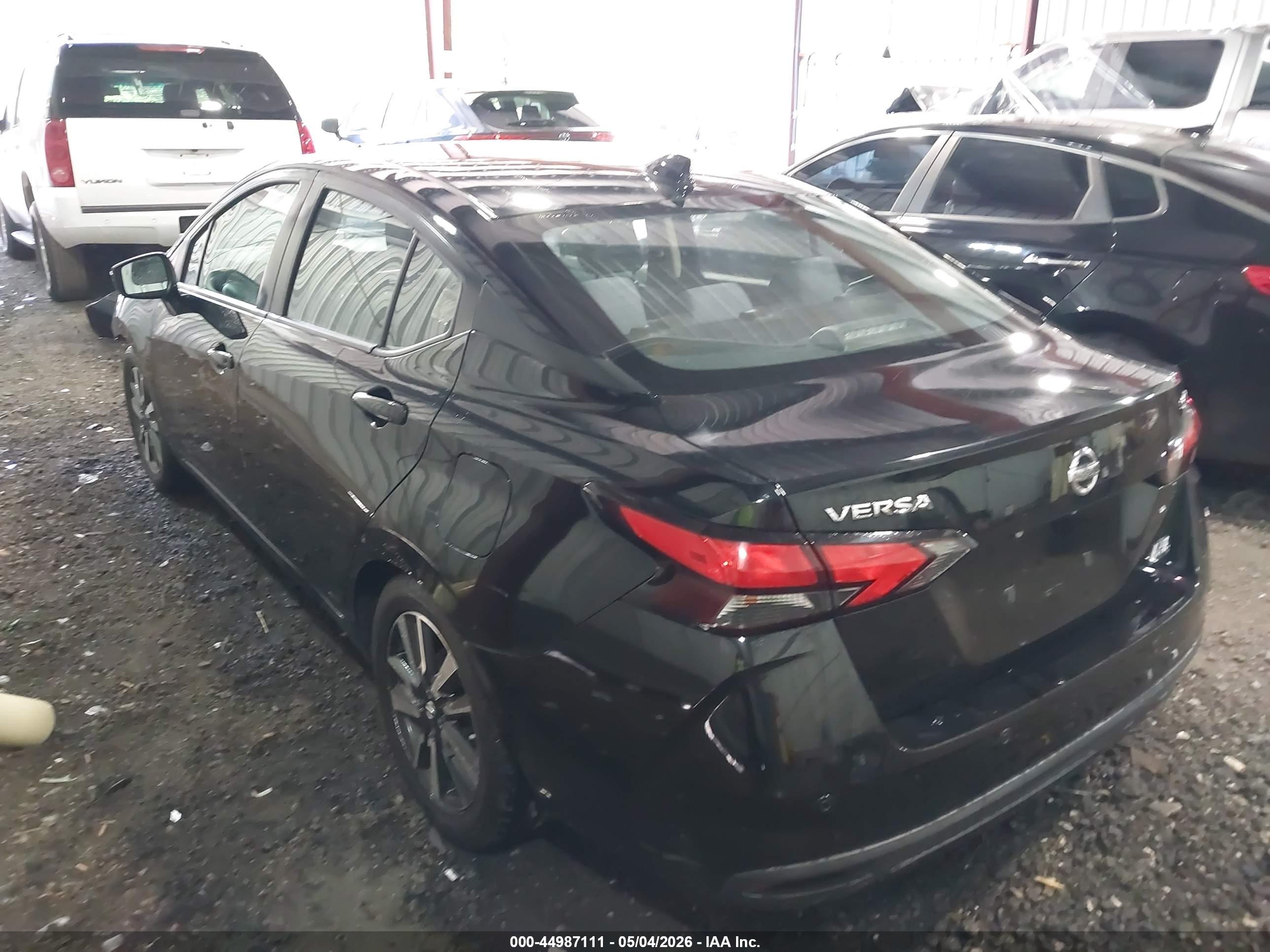NISSAN VERSA image 3