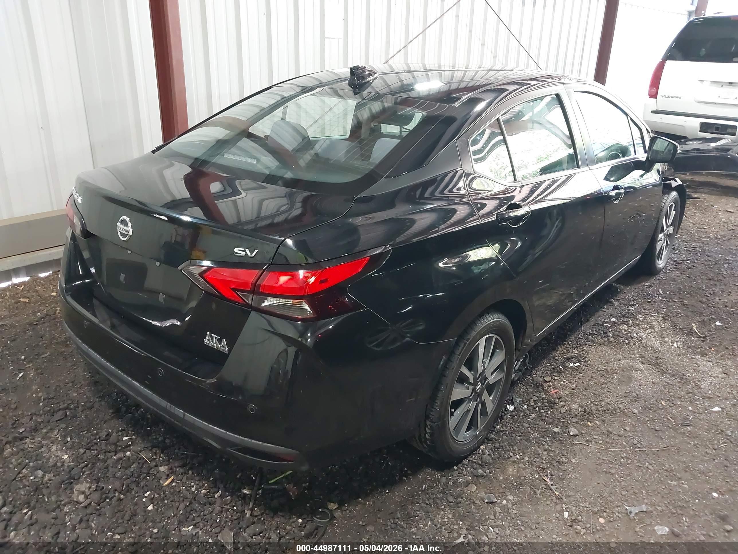 NISSAN VERSA image 4