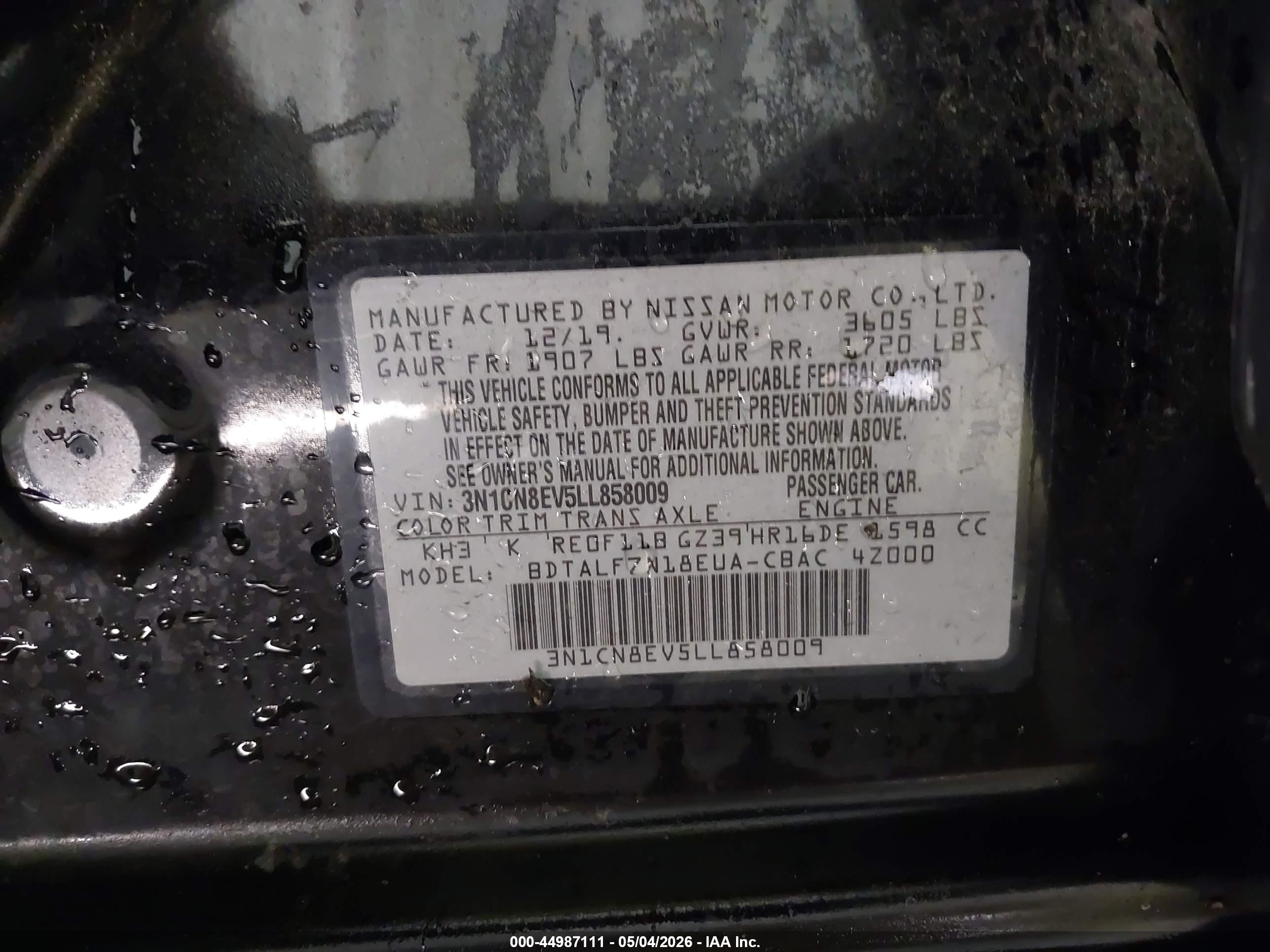 NISSAN VERSA image 9