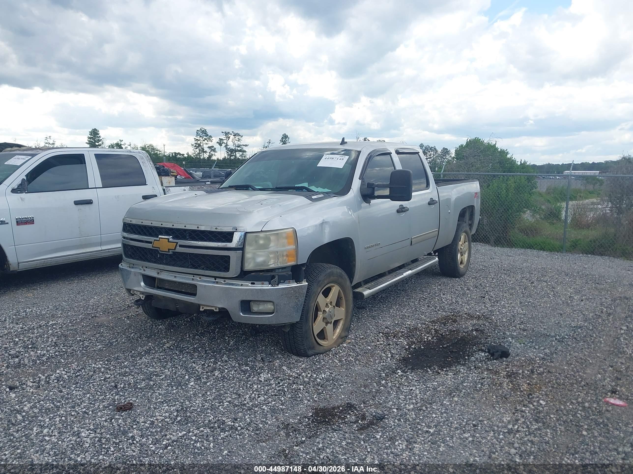 CHEVROLET SILVERADO image 2