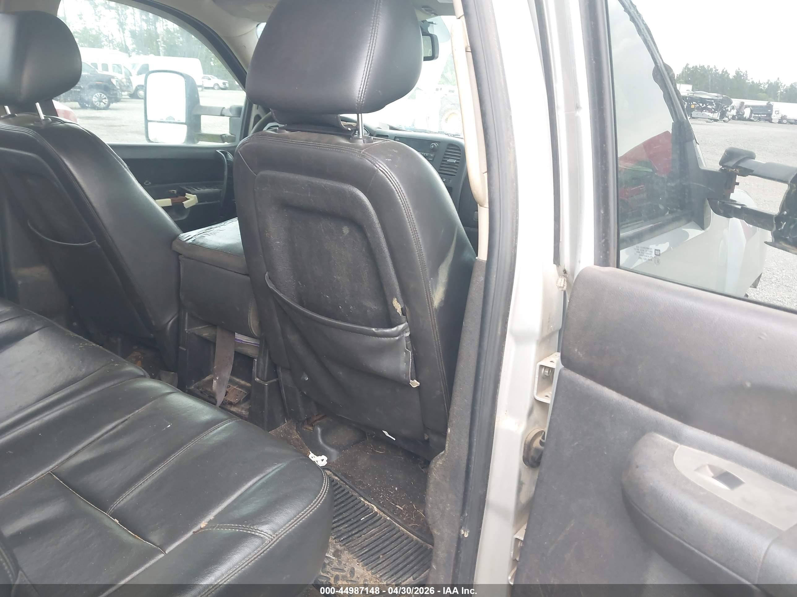 CHEVROLET SILVERADO image 8