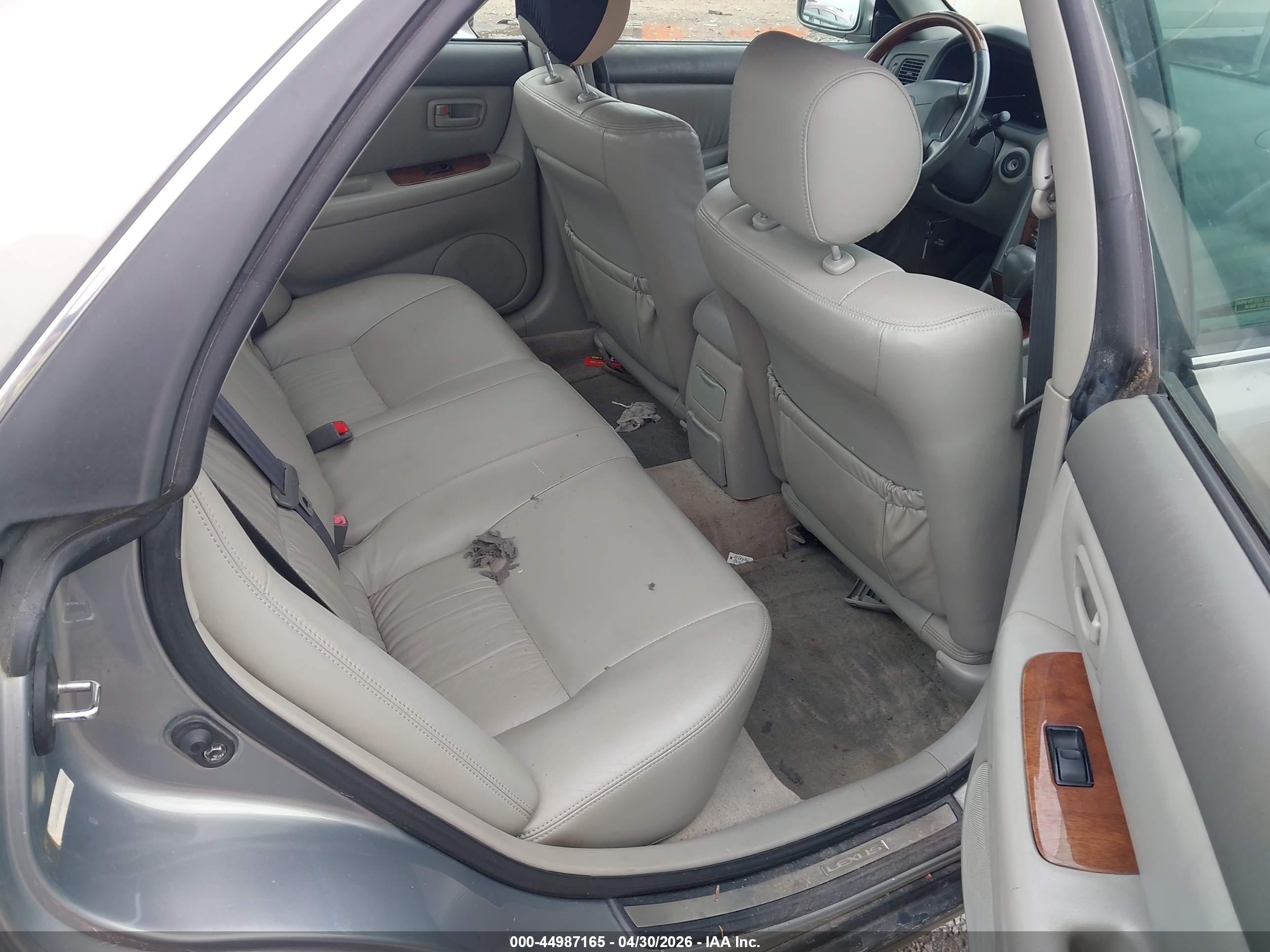 LEXUS ES image 8