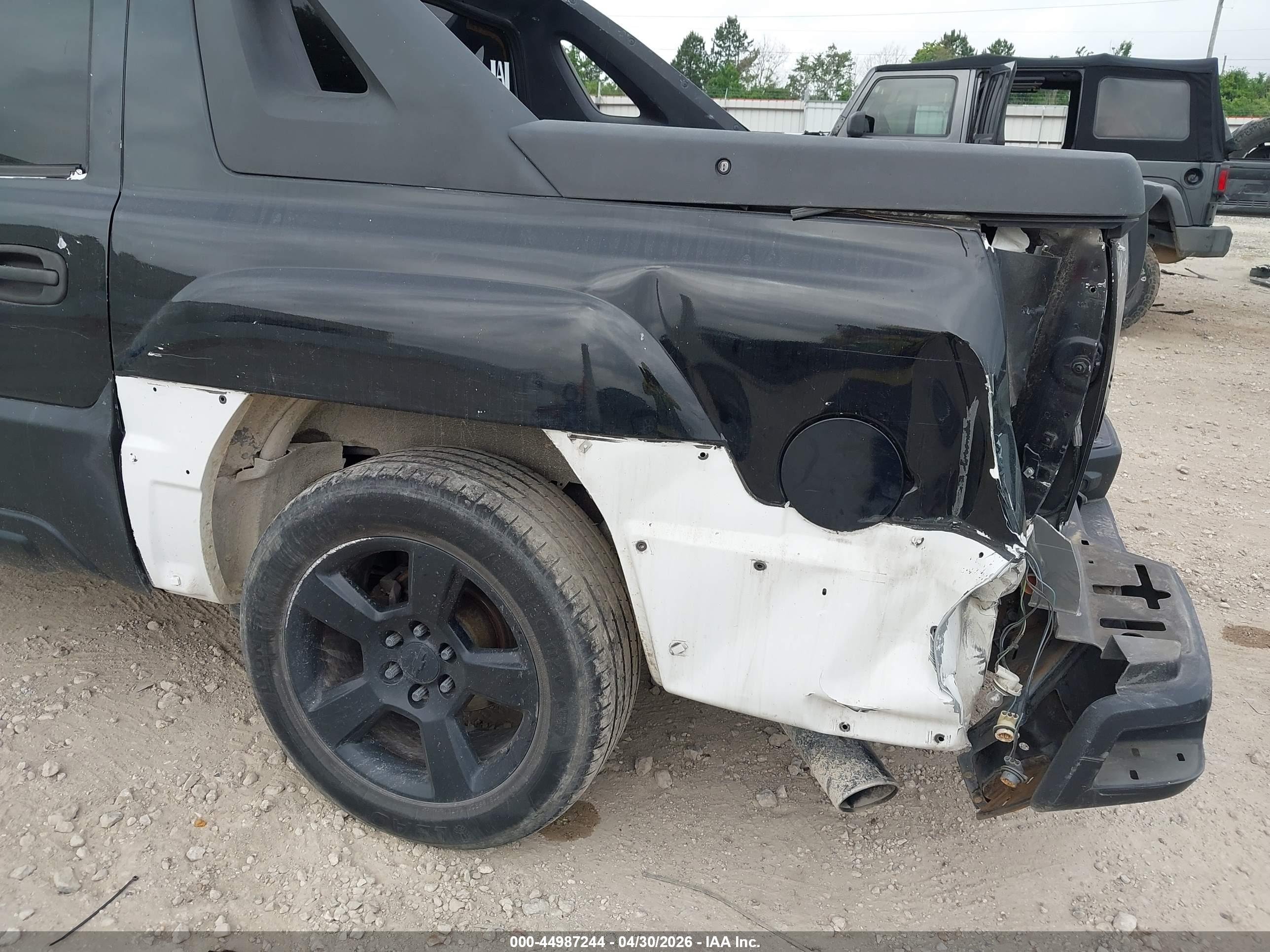 CHEVROLET AVALANCHE image 6