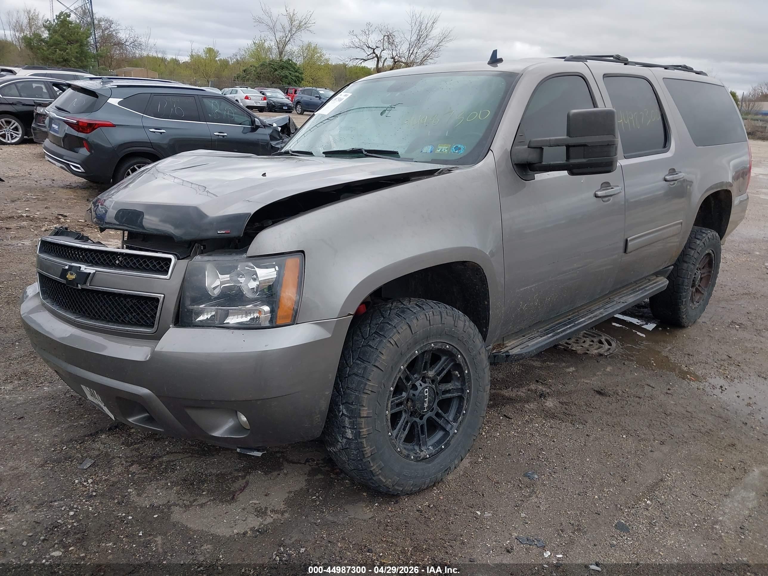 CHEVROLET SUBURBAN image 2