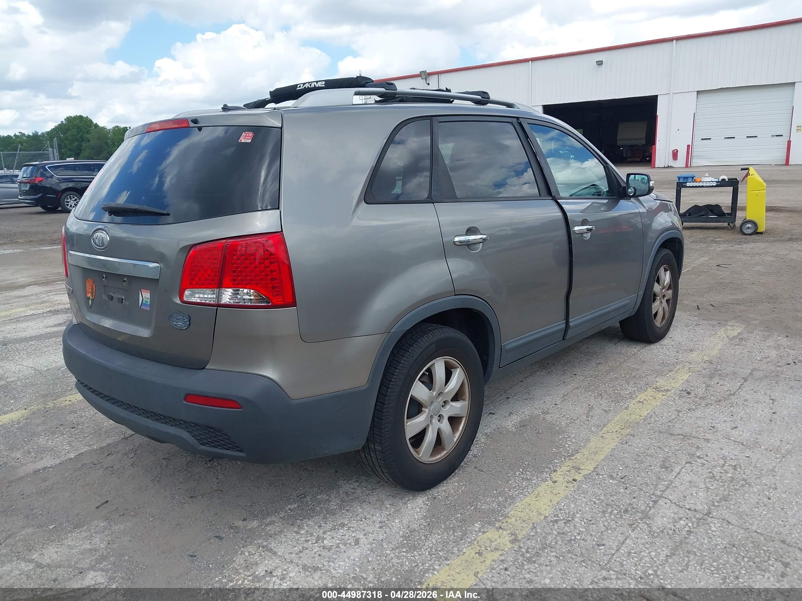 KIA SORENTO image 4